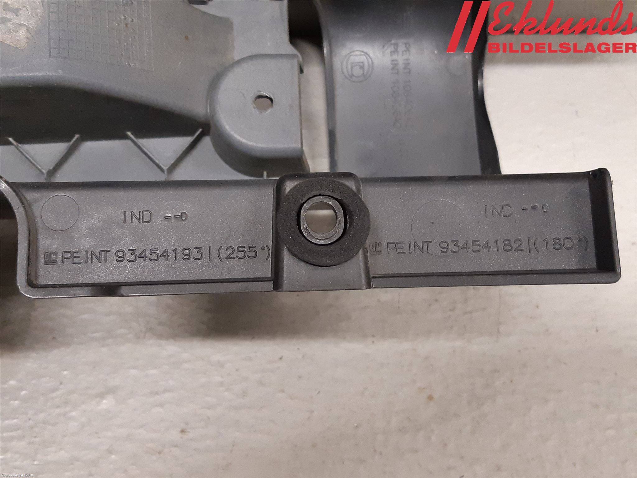 Opel VIVARO 15-19 Bakljussarg