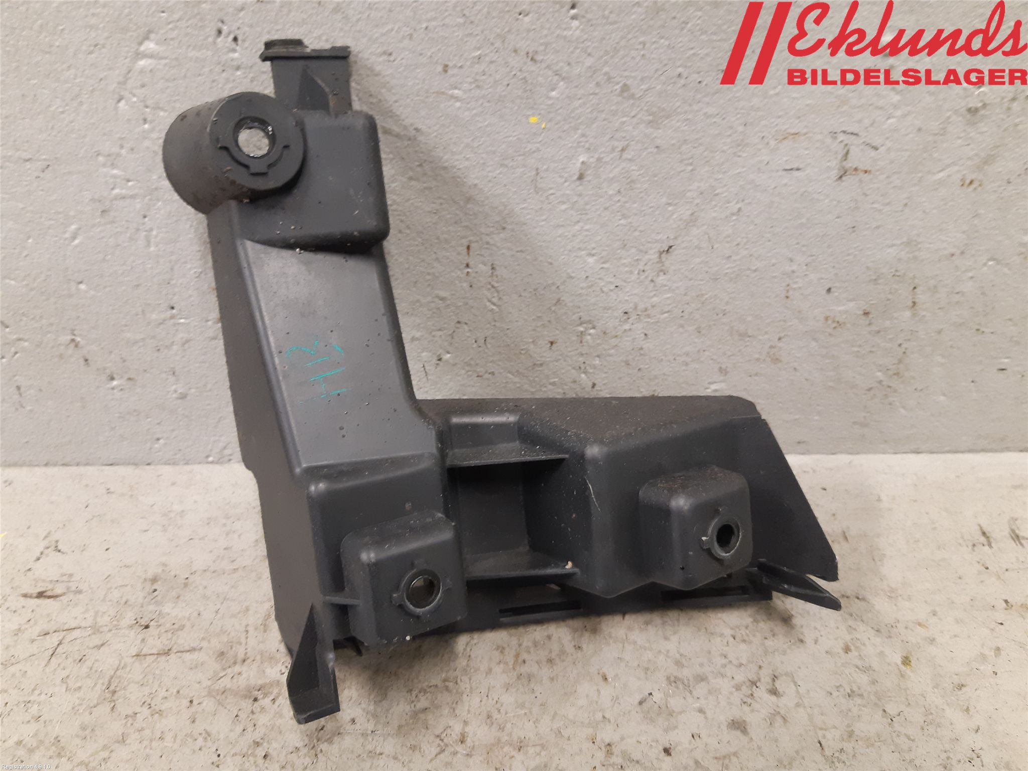 Volvo V70 08-13 Stötfångarfäste Bak Hö