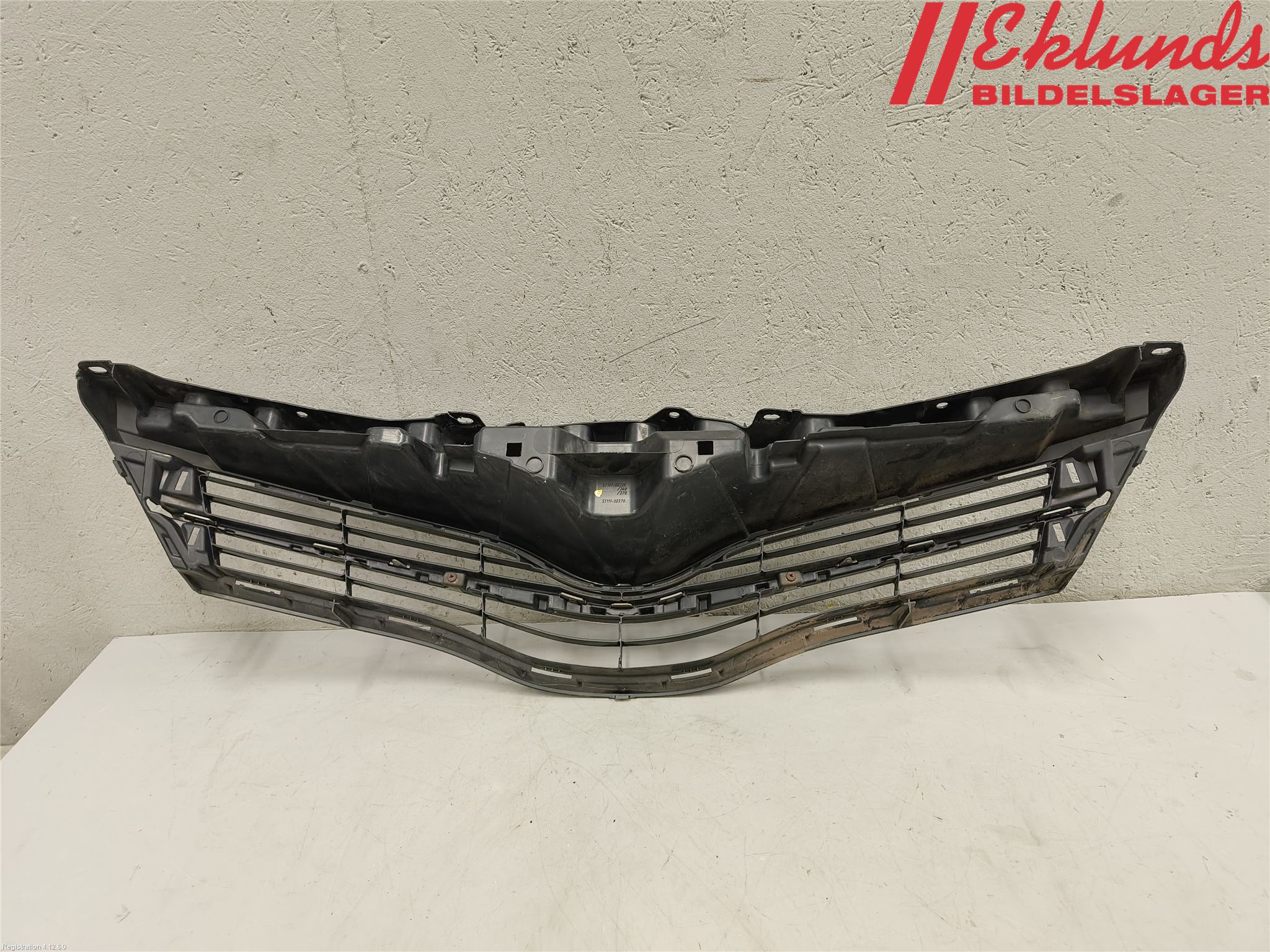 Toyota YARIS XP130 12-14 Grill Komp