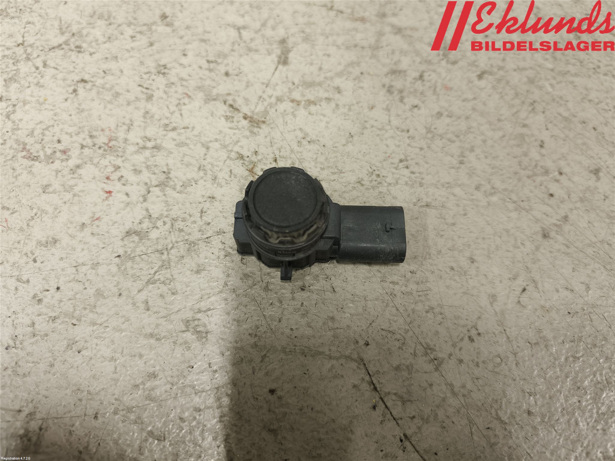 Volvo XC40/RECHARGE 18- Parkeringshjälp Frontsensor