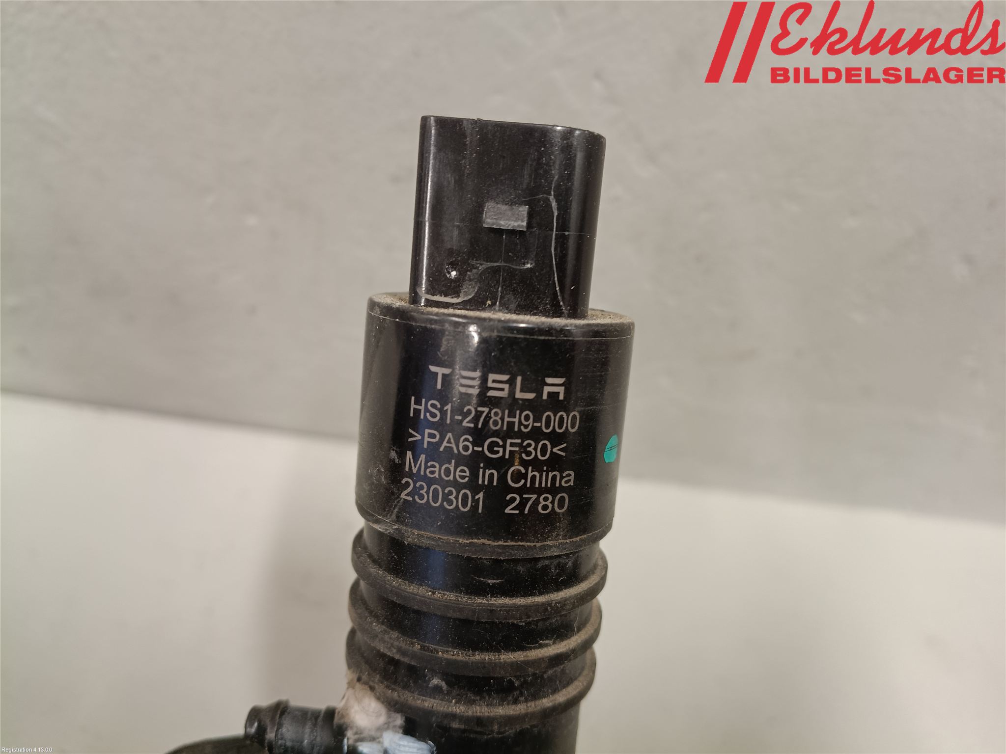 Tesla MODEL 3 17- Spolarpump Vindruta