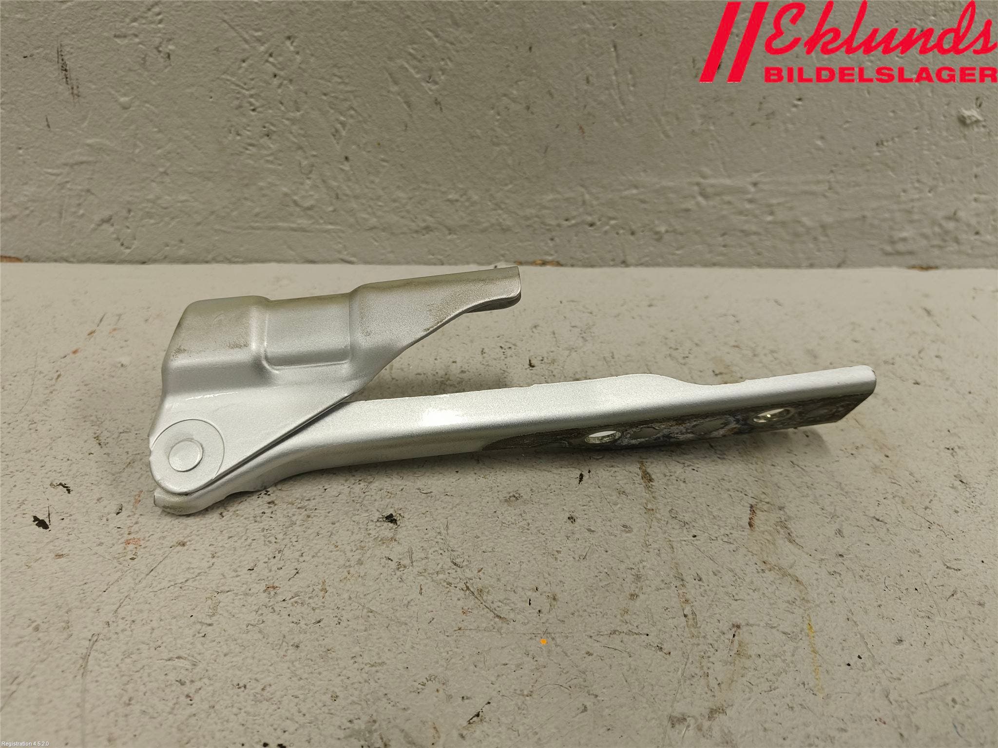 Volkswagen VW POLO 10-17 Huvgångjärn