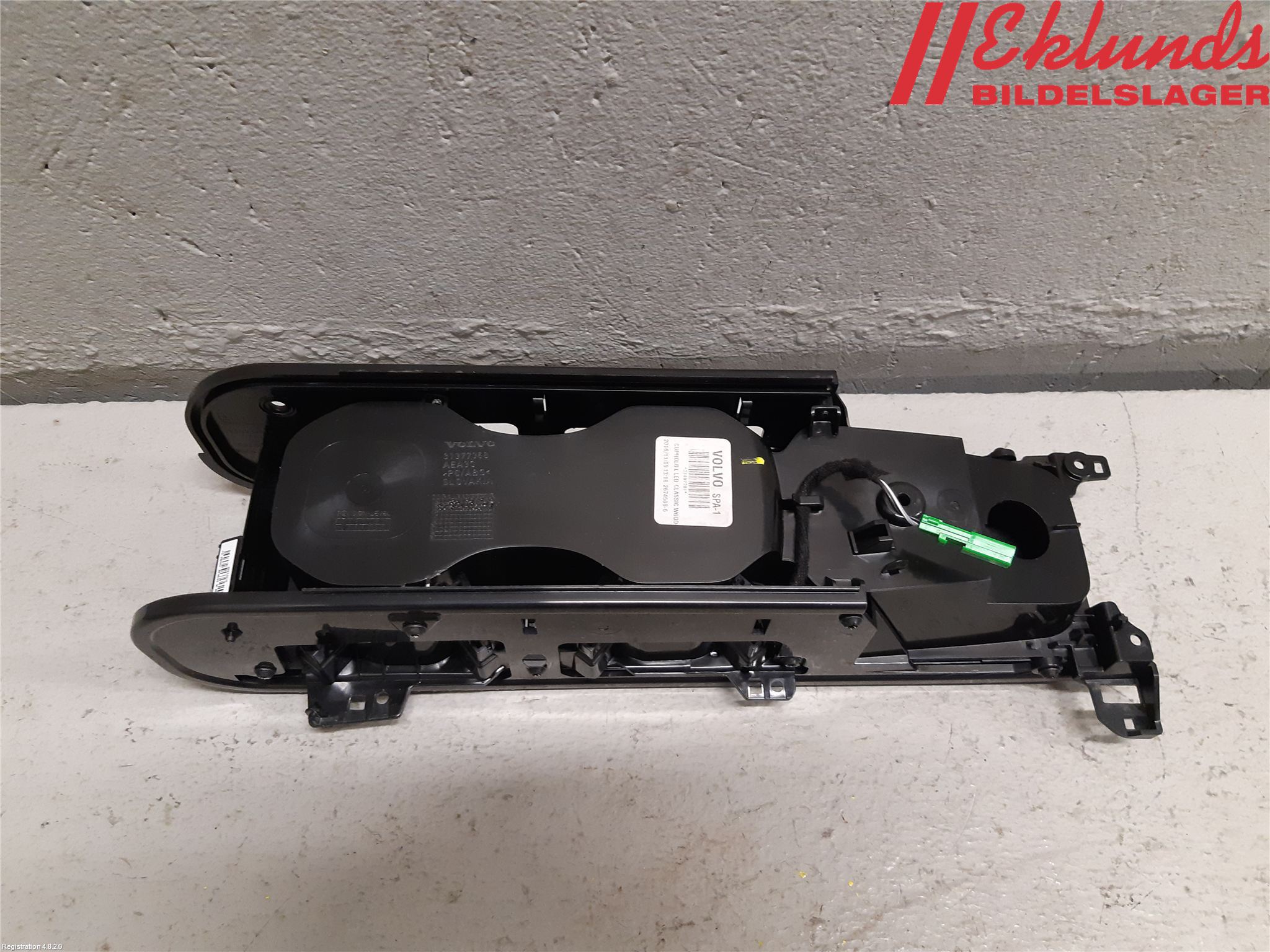 Volvo XC90/RECHARGE 16- Mugghållare