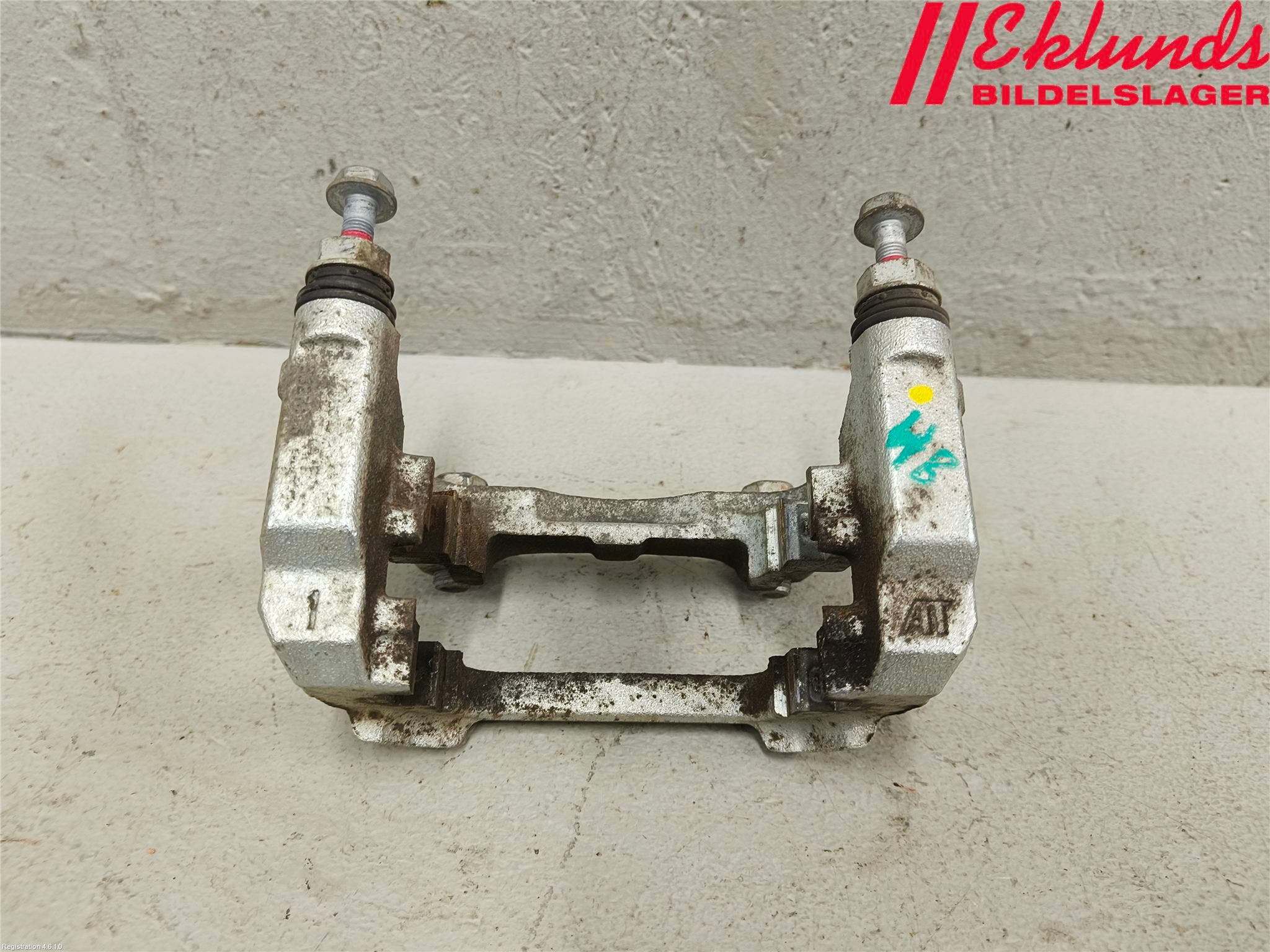 Toyota RAV4 19- Bromsokshållare