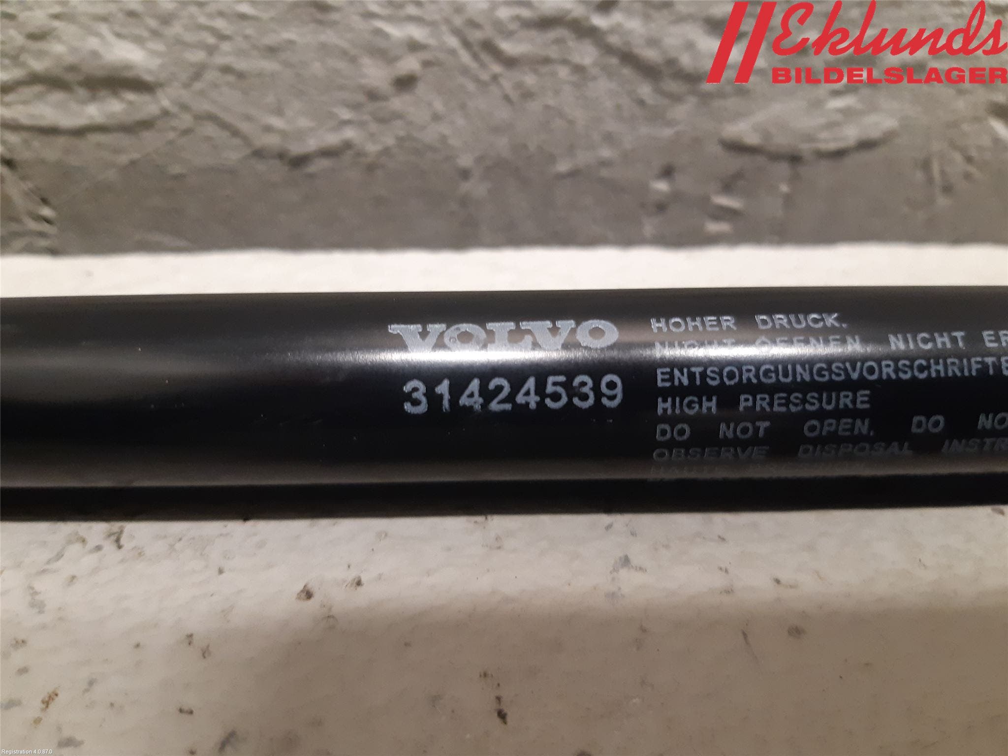 Volvo XC60 18- Gasfjäder Motorhuv