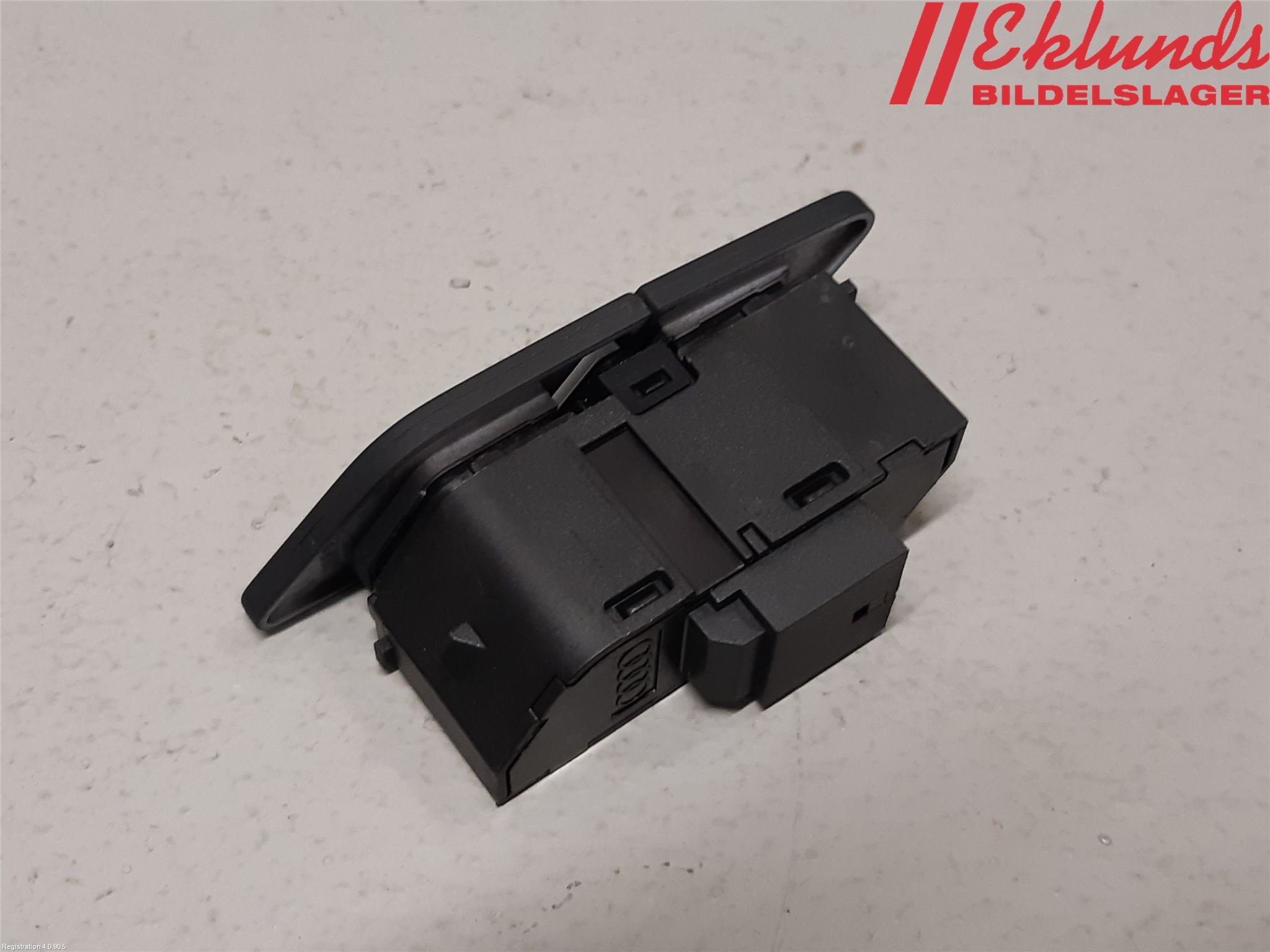 Audi A6 F2/C8 19- Strömställare Centrallås