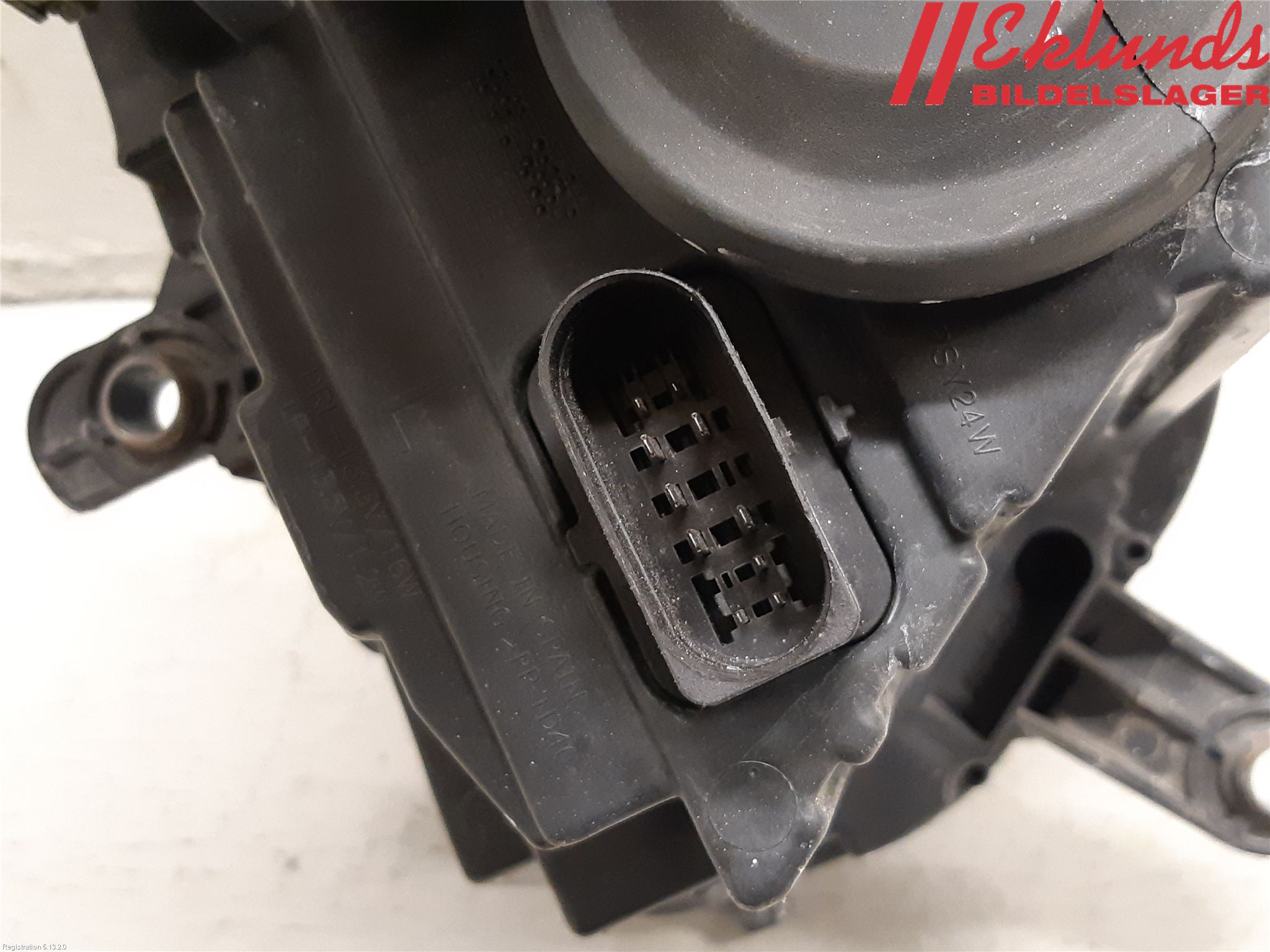 Volkswagen VW PASSAT 11-14 Strålkastare Vänster