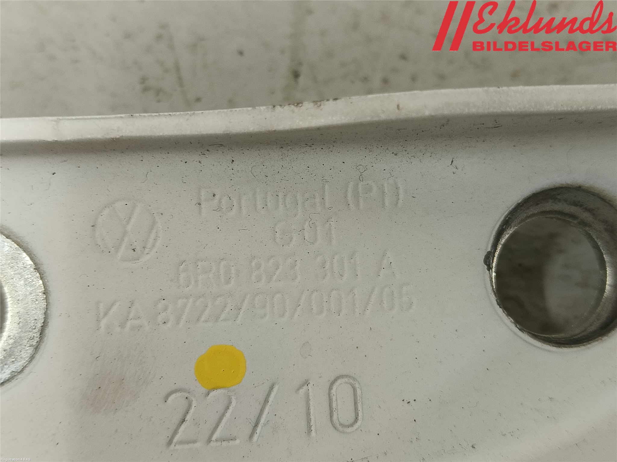 Volkswagen VW POLO 10-17 Huvgångjärn