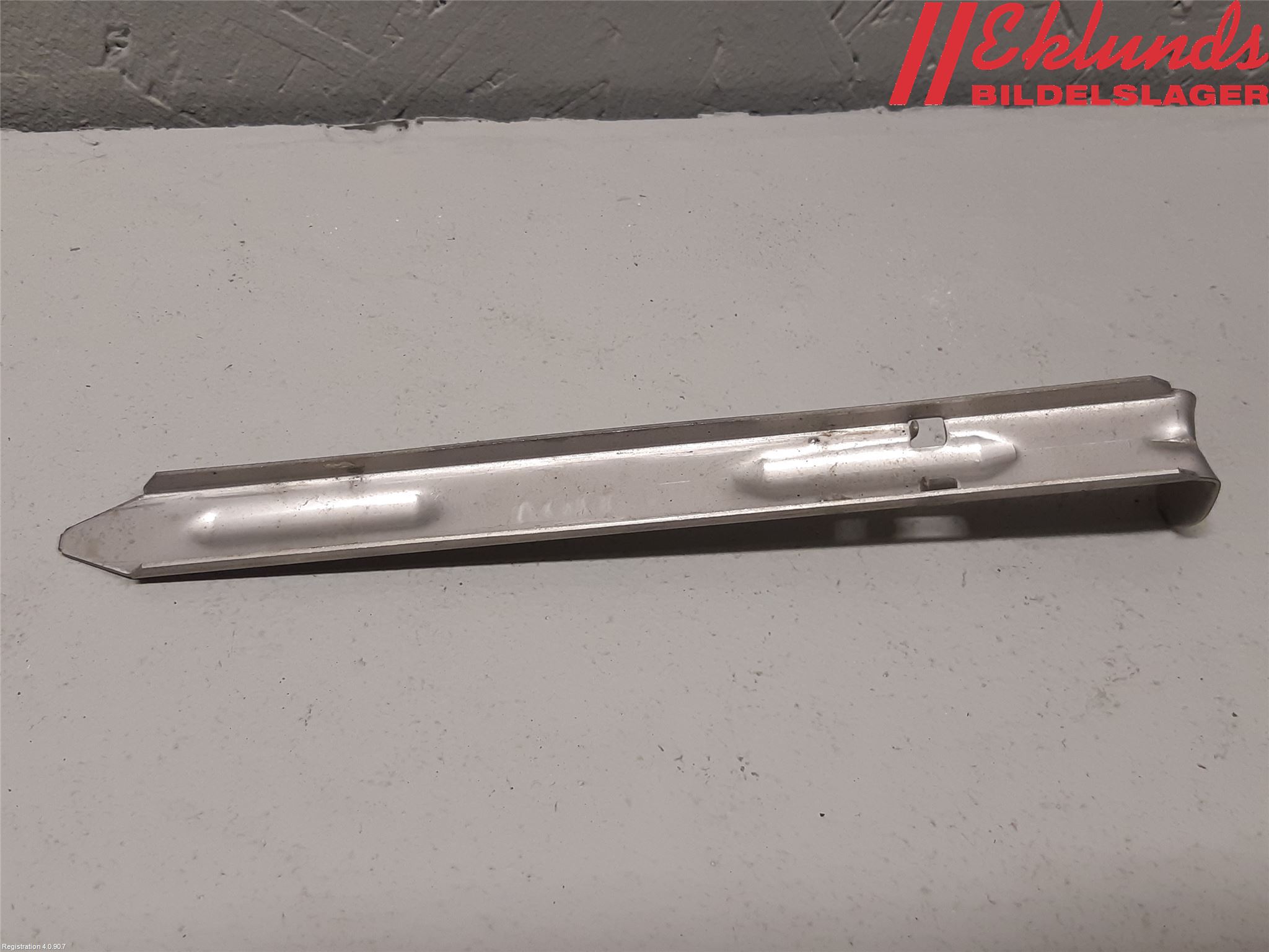 Volvo V70 08-13 Strålkast Fästsarg