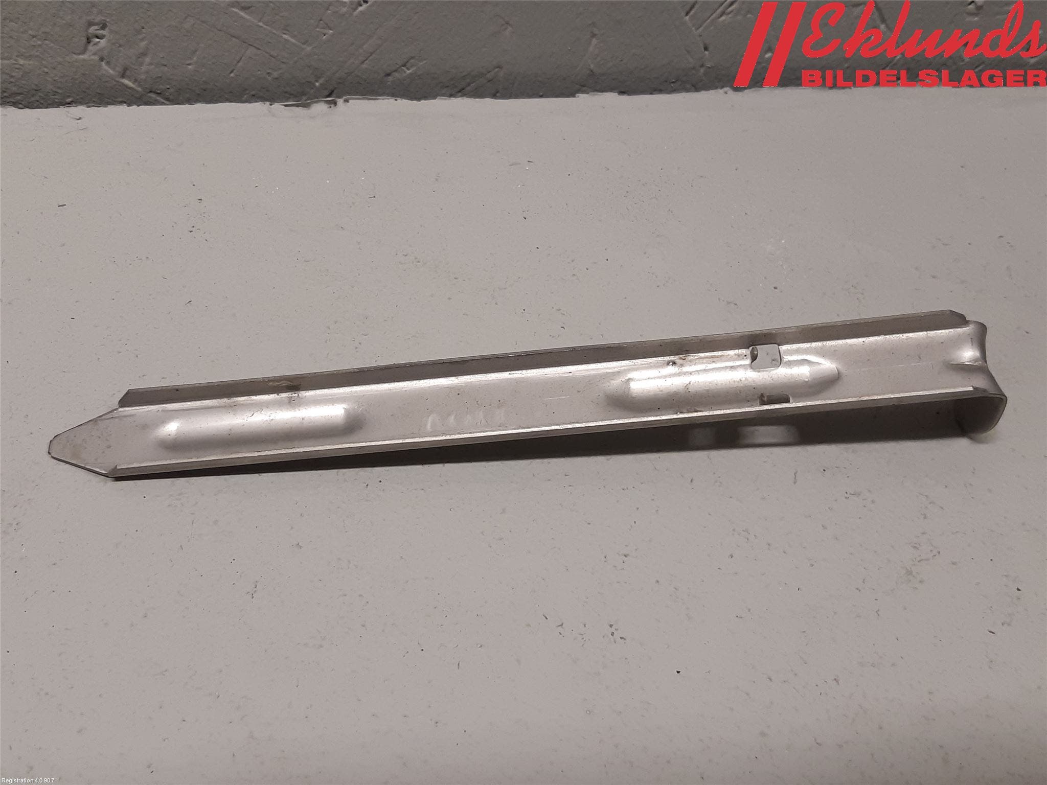 Volvo V70 08-13 Strålkast Fästsarg