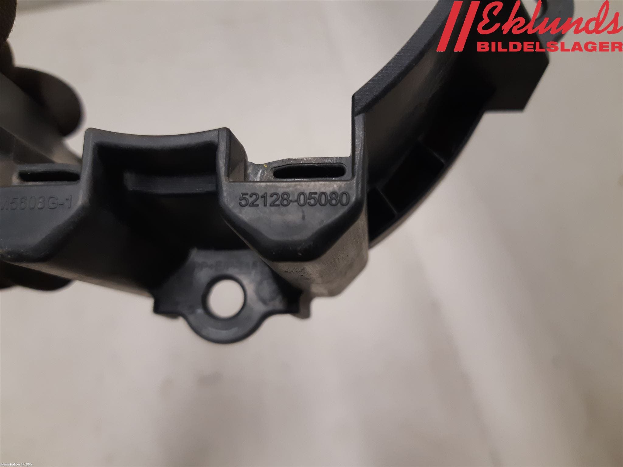 Toyota AVENSIS 09-15 Dimljussarg Fram