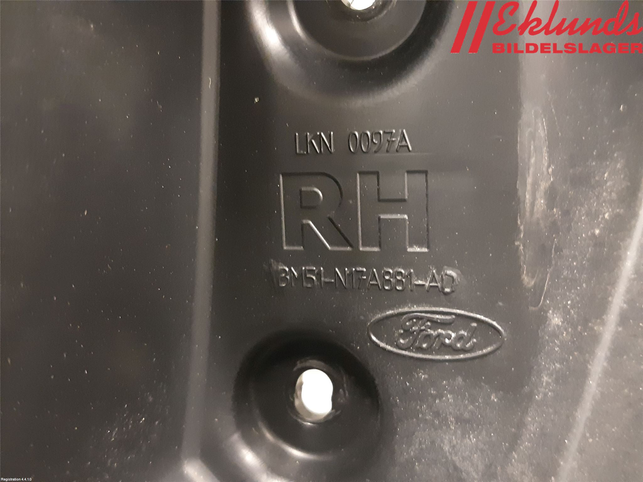 Ford FOCUS 15-18 Stötfångarfäste Bak Hö