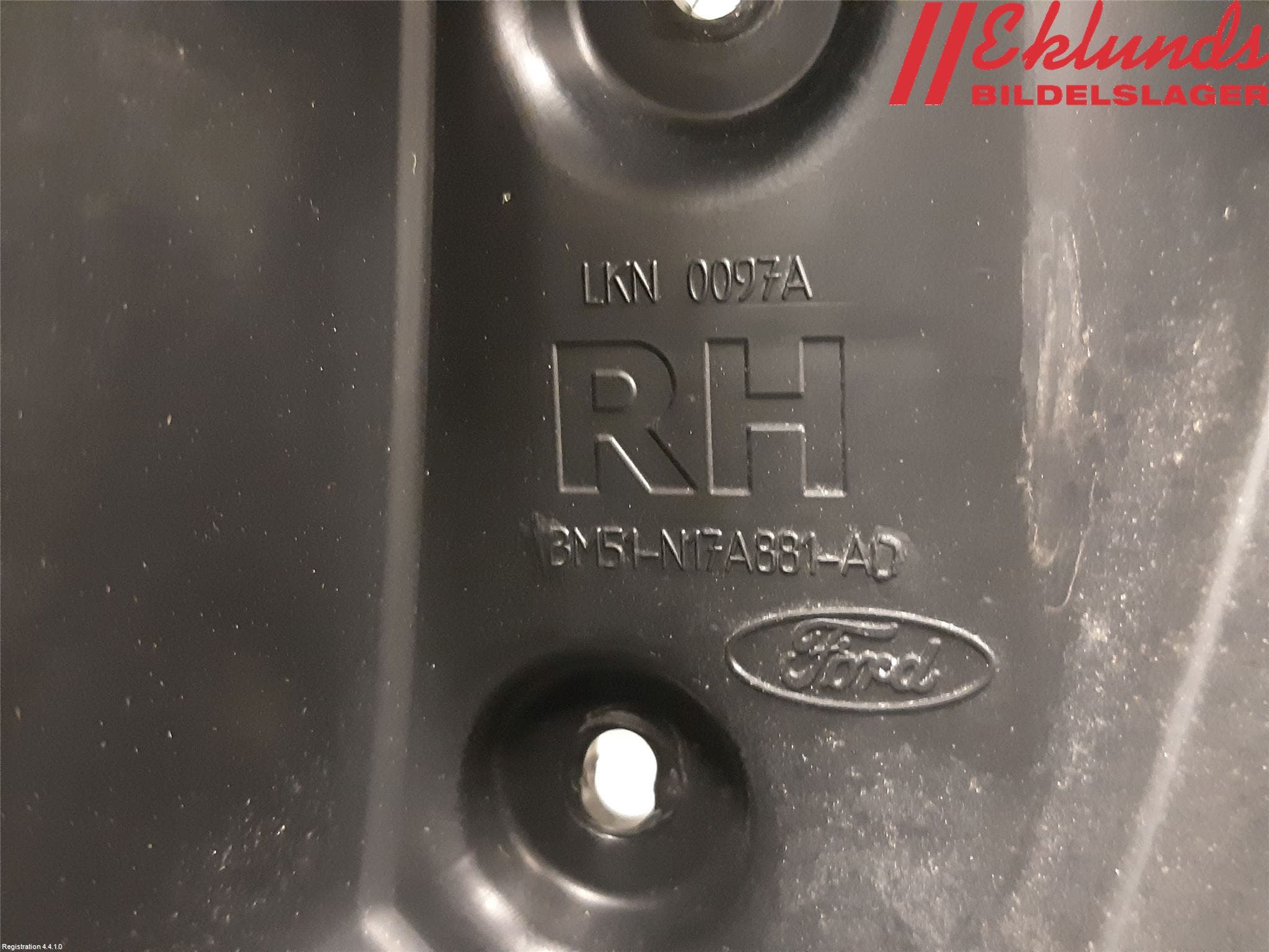 Ford FOCUS 15-18 Stötfångarfäste Bak Hö