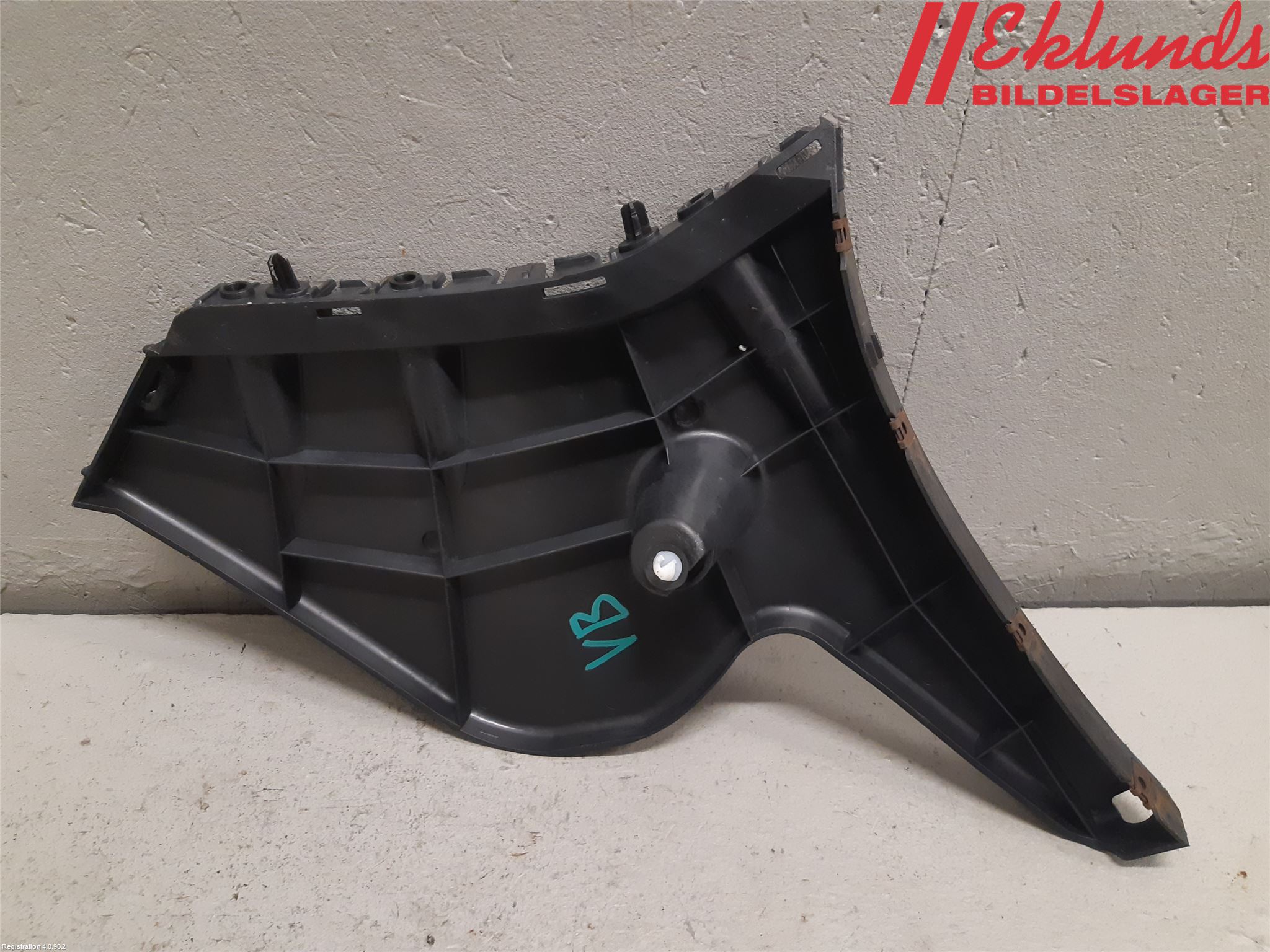 Volvo V60 11-13 Stötfångarfäste Bak Vä