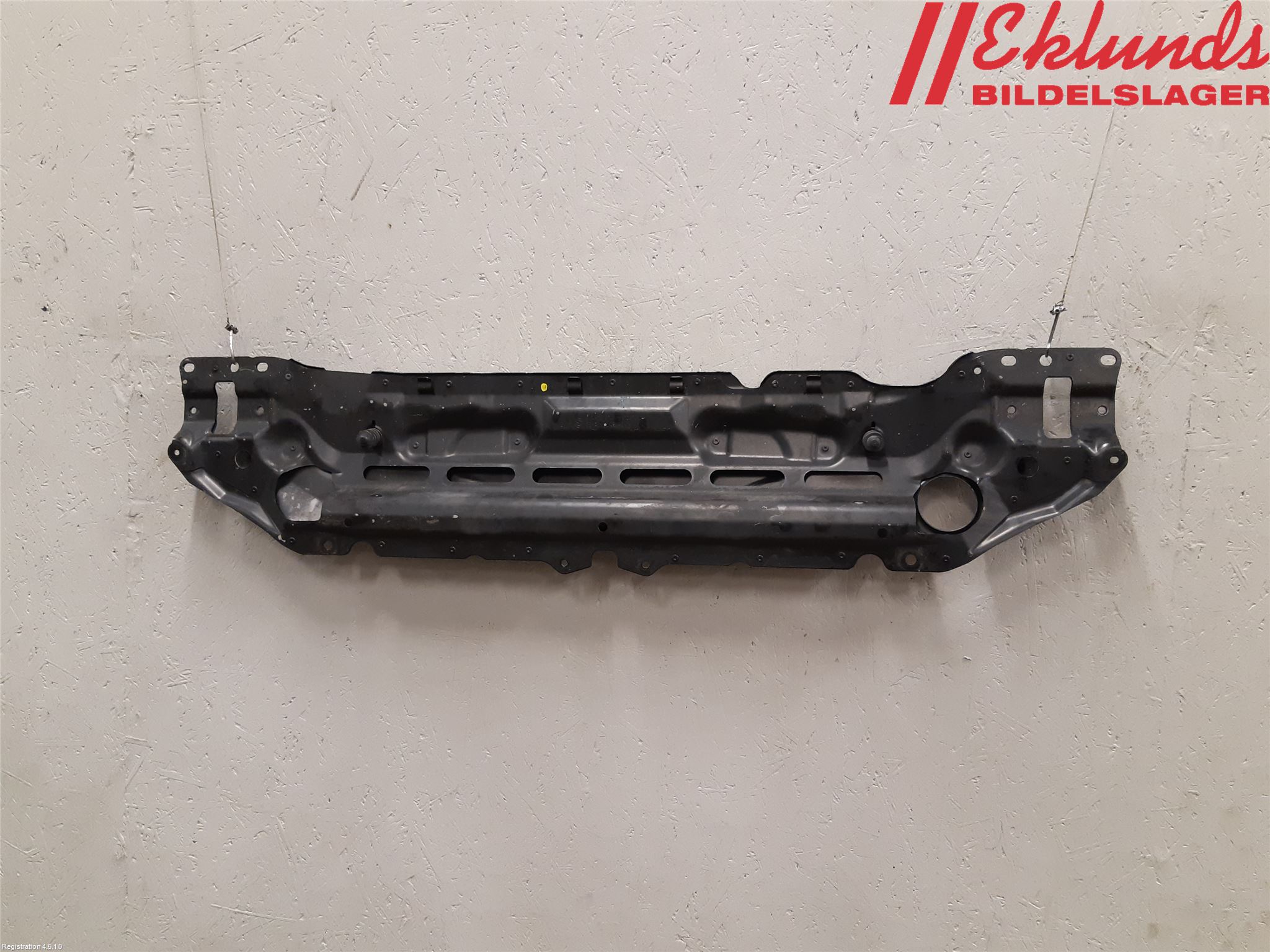 BMW 5 E60/61 Sed/Tou 02-10 Front Huvlåsplåt-Balk