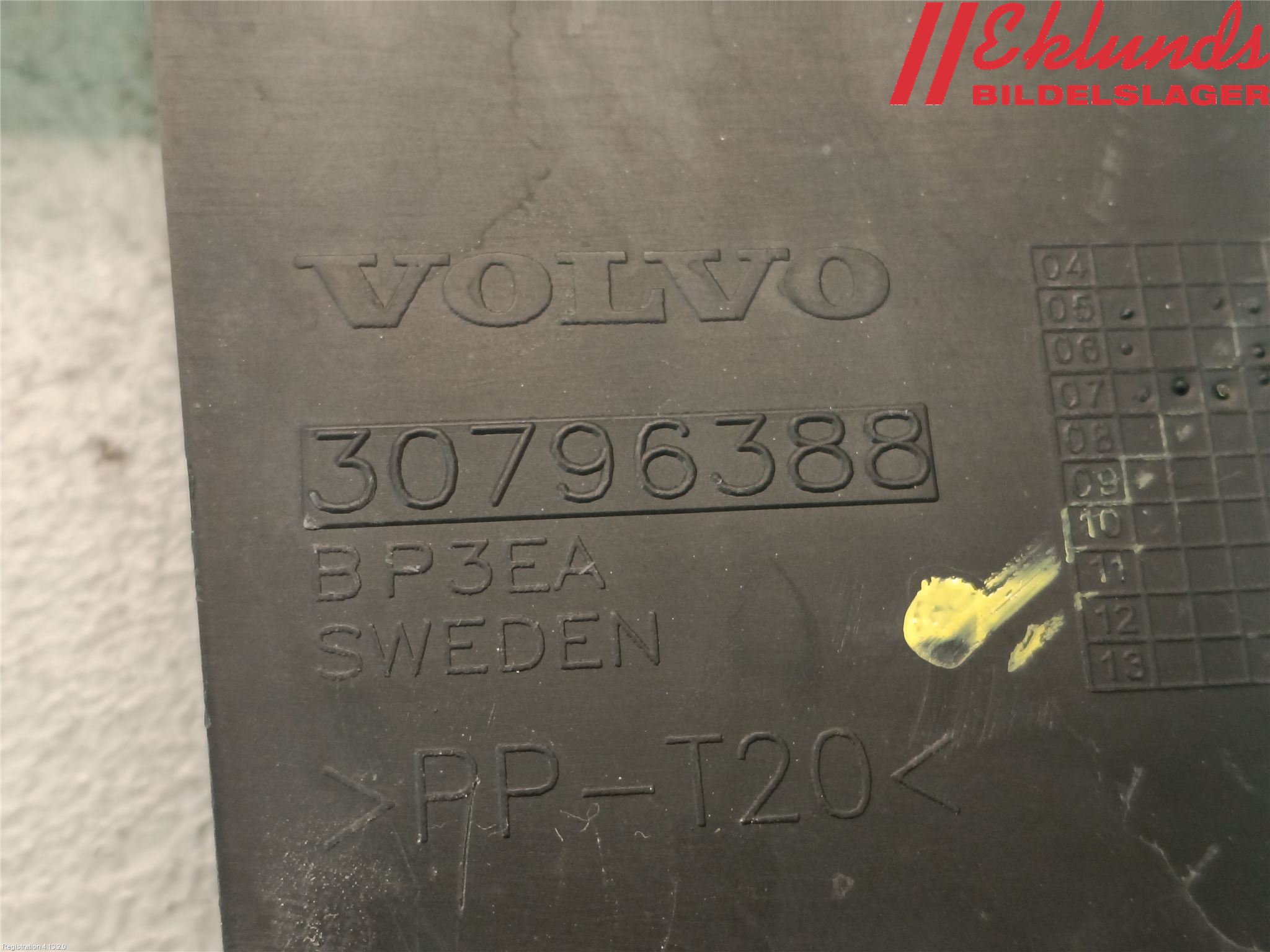 Volvo XC70 08-13 Strålkast Fästsarg