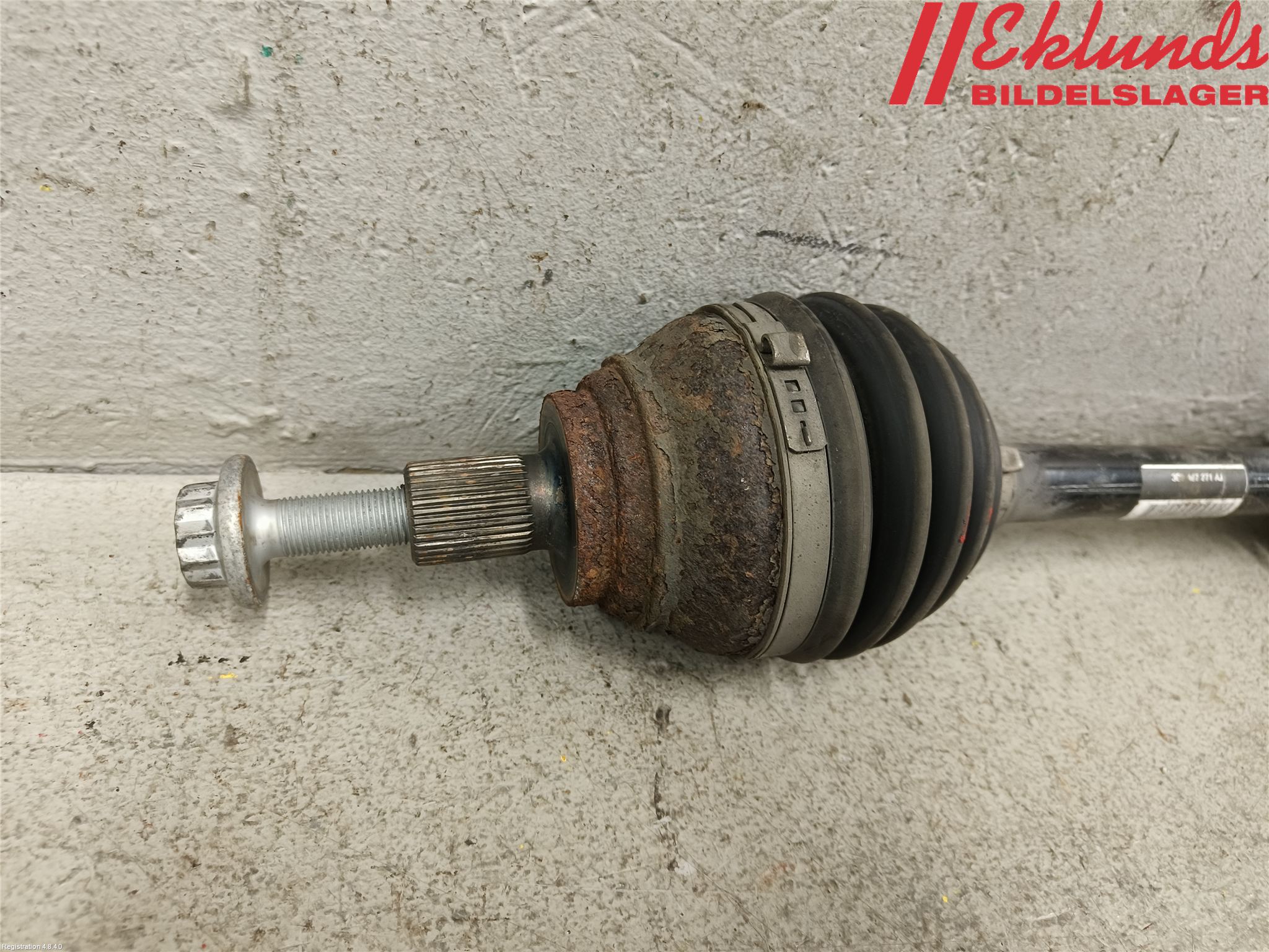 Volkswagen VW PASSAT 20-24 Drivaxel Fram Vänster