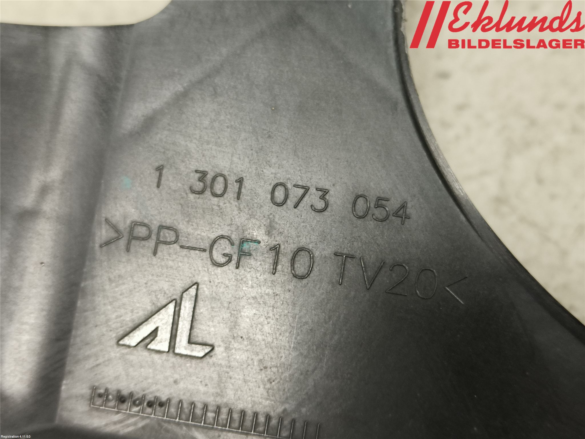 Audi A4 12-15 Strålkastarsarg Höger