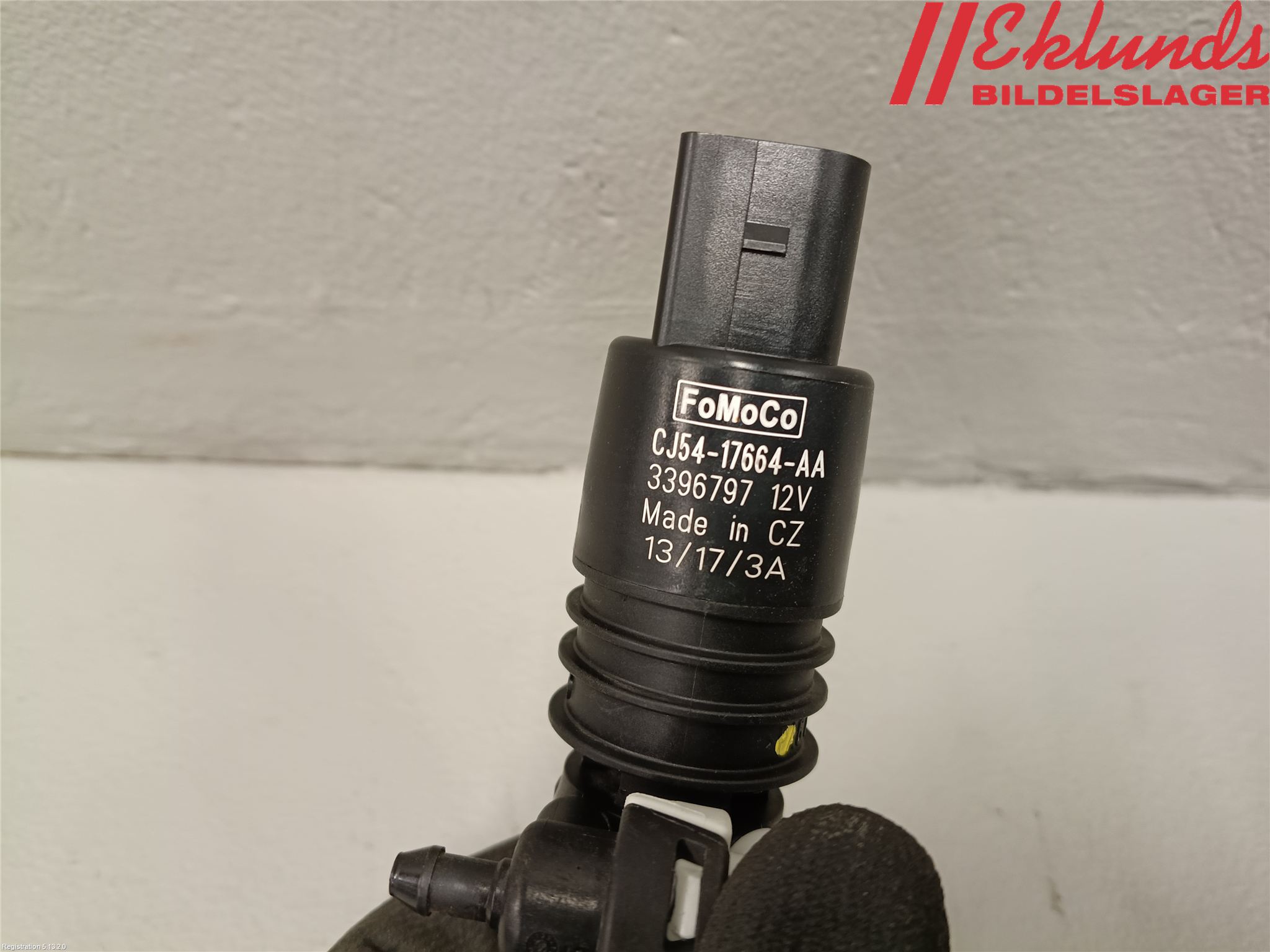 Ford KUGA 17-19 Spolarpump Vindruta