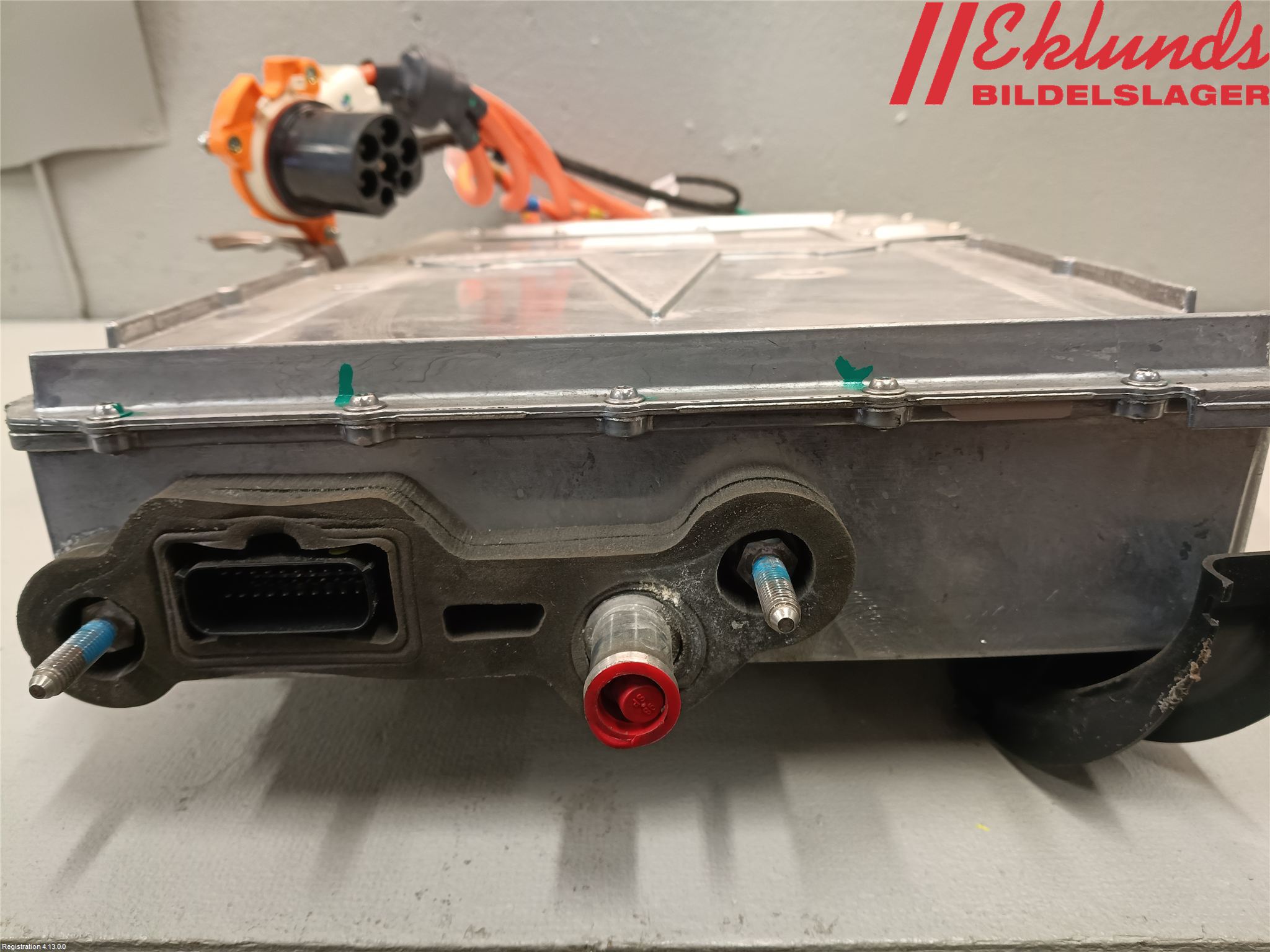 Tesla MODEL X 16- Converter