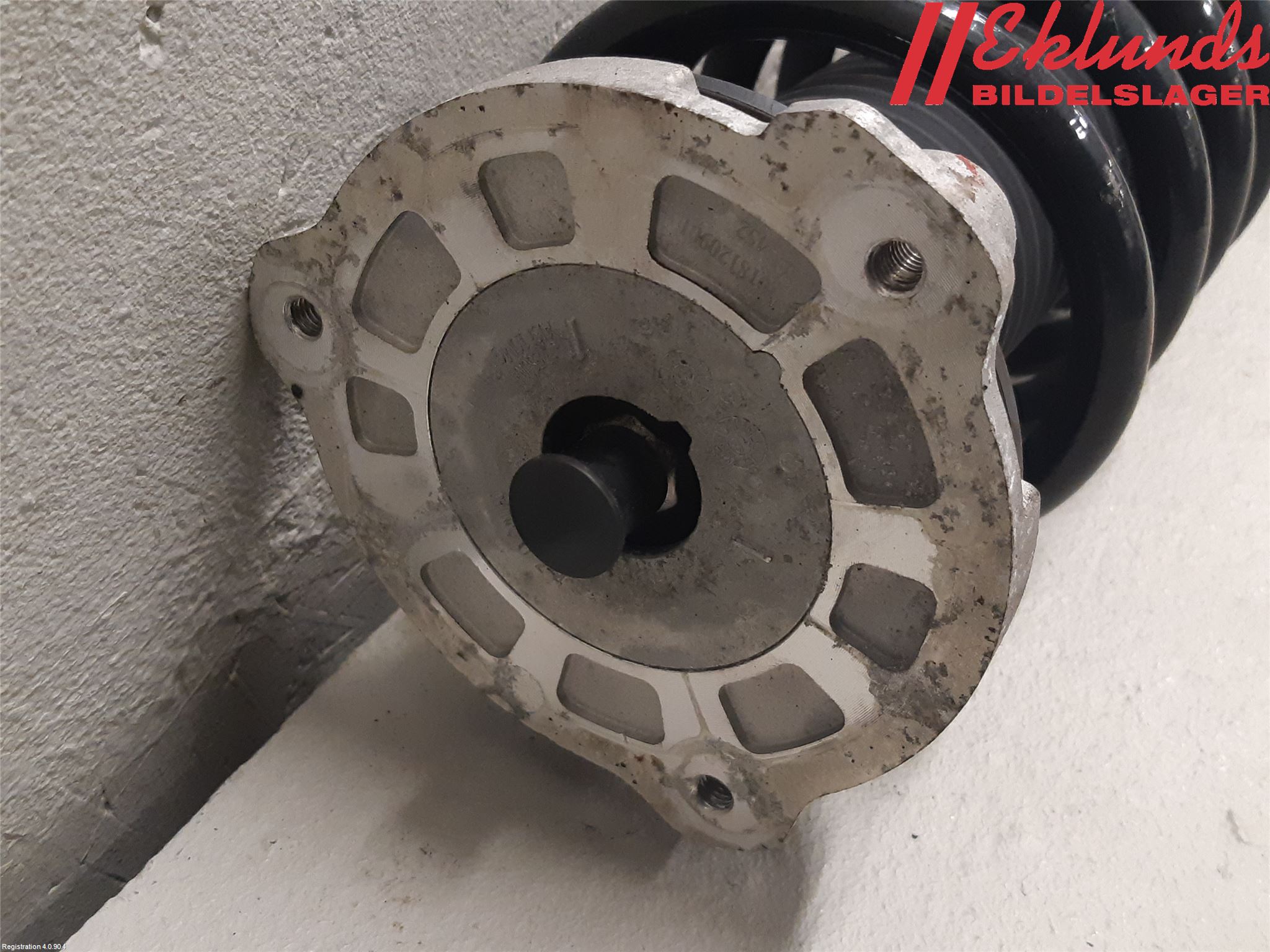 Volvo XC60 18- Fjäderben Fram Vänster