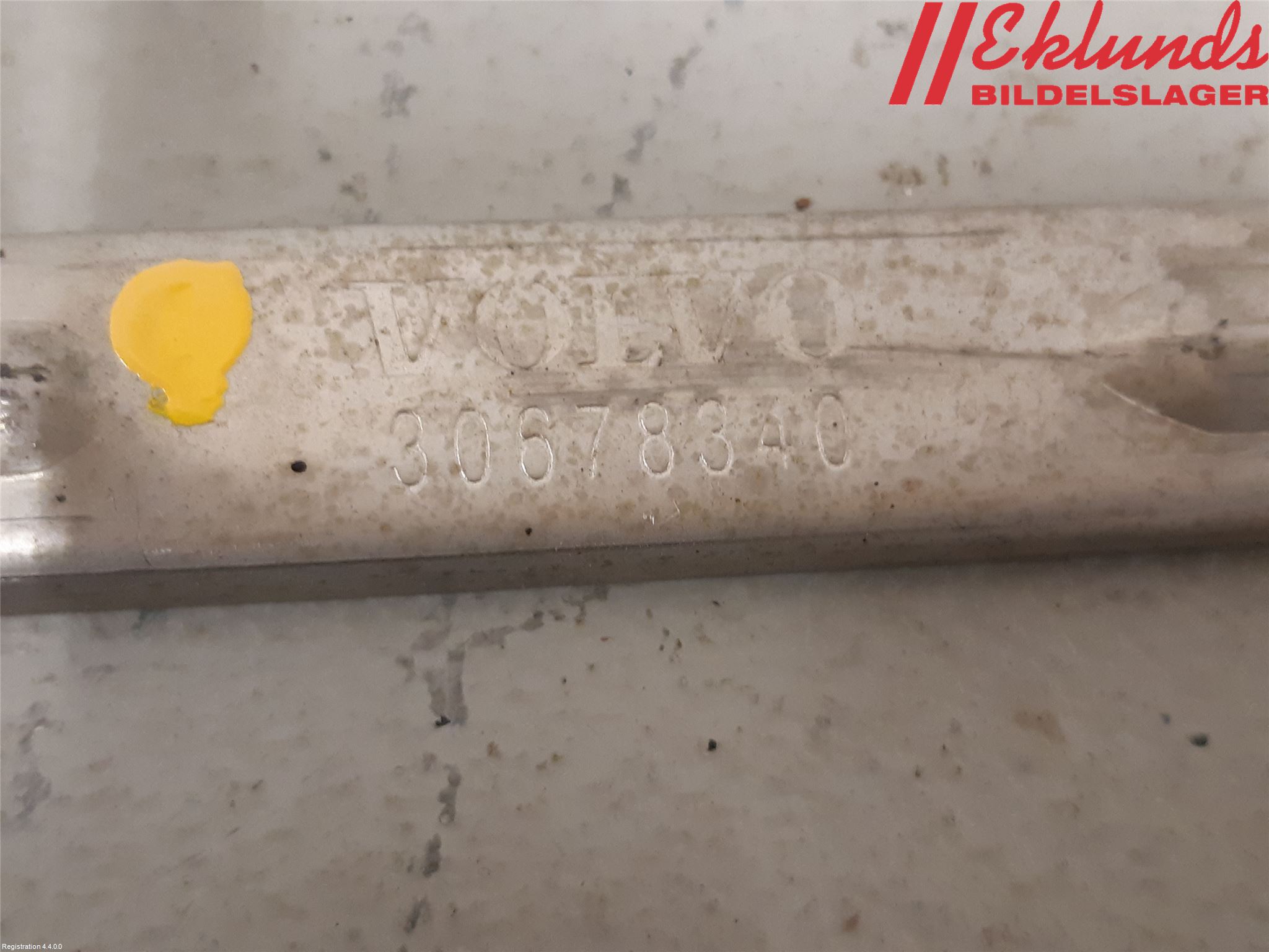 Volvo V70 08-13 Strålkast Fästsarg