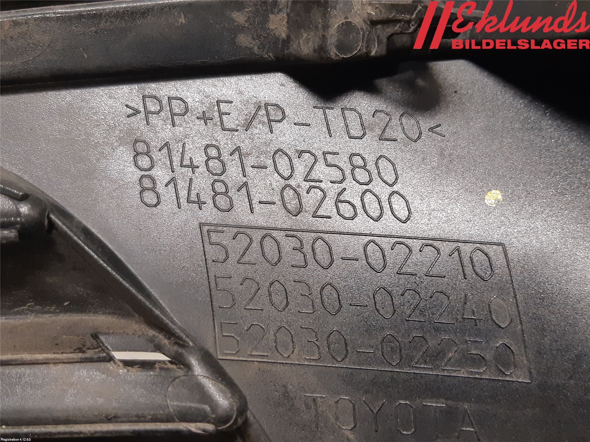 Toyota AURIS 13-19 Dimljussarg Fram