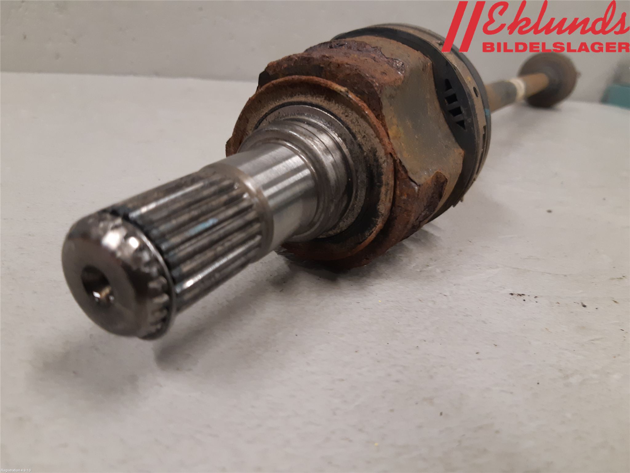 Kia SPORTAGE (QL) 16-21 Drivaxel Bak Höger