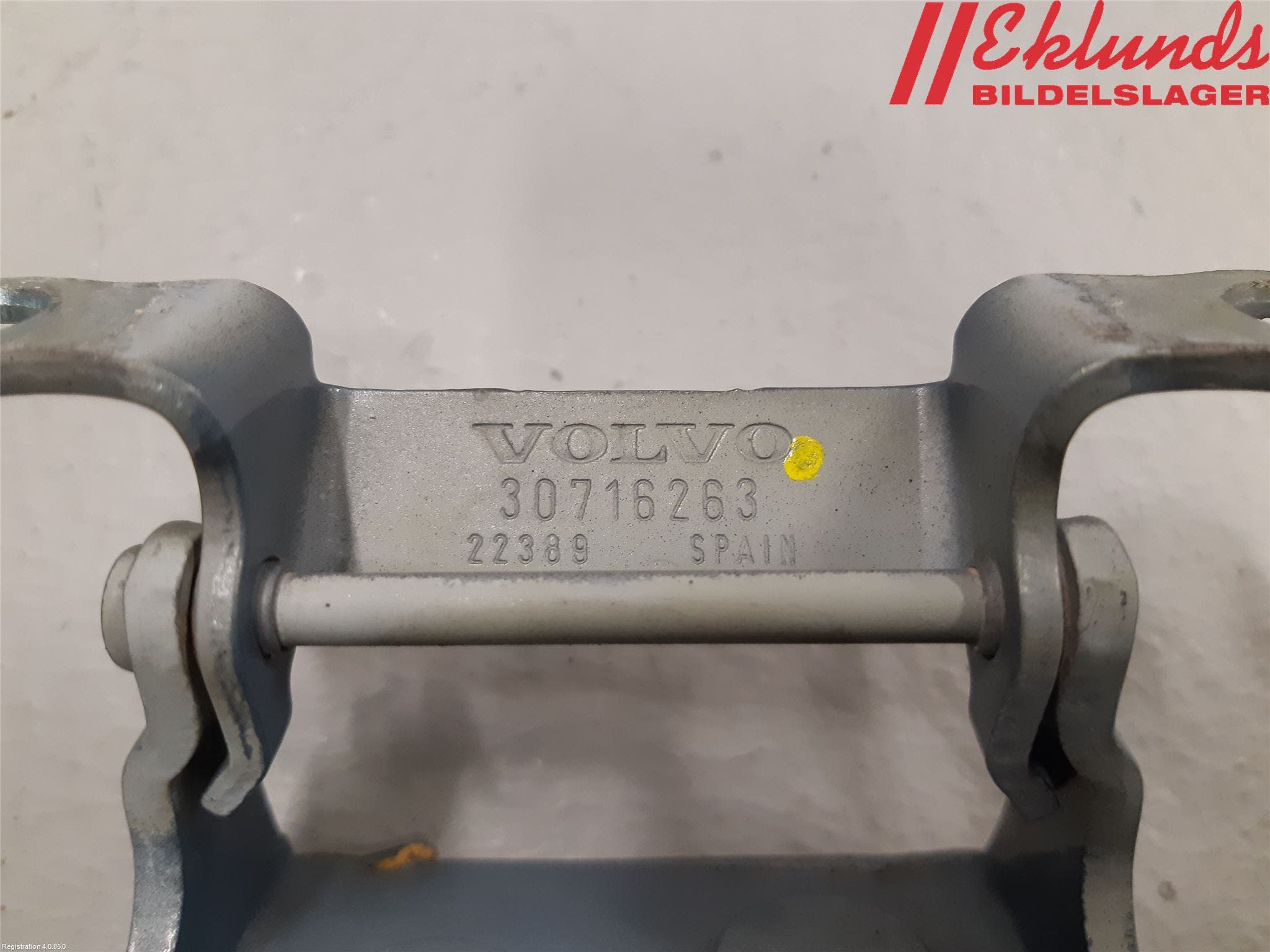 Volvo V50 08-12 Bakluckegångjärn Hö