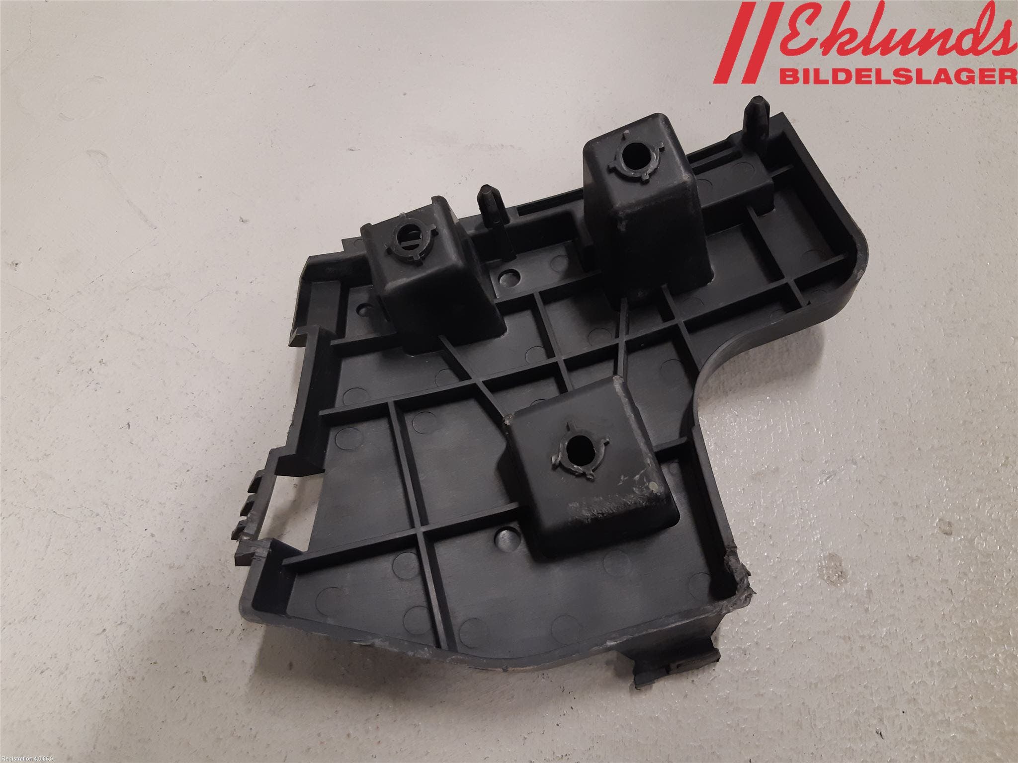 Volvo V60 11-13 Stötfångarfäste Bak Vä