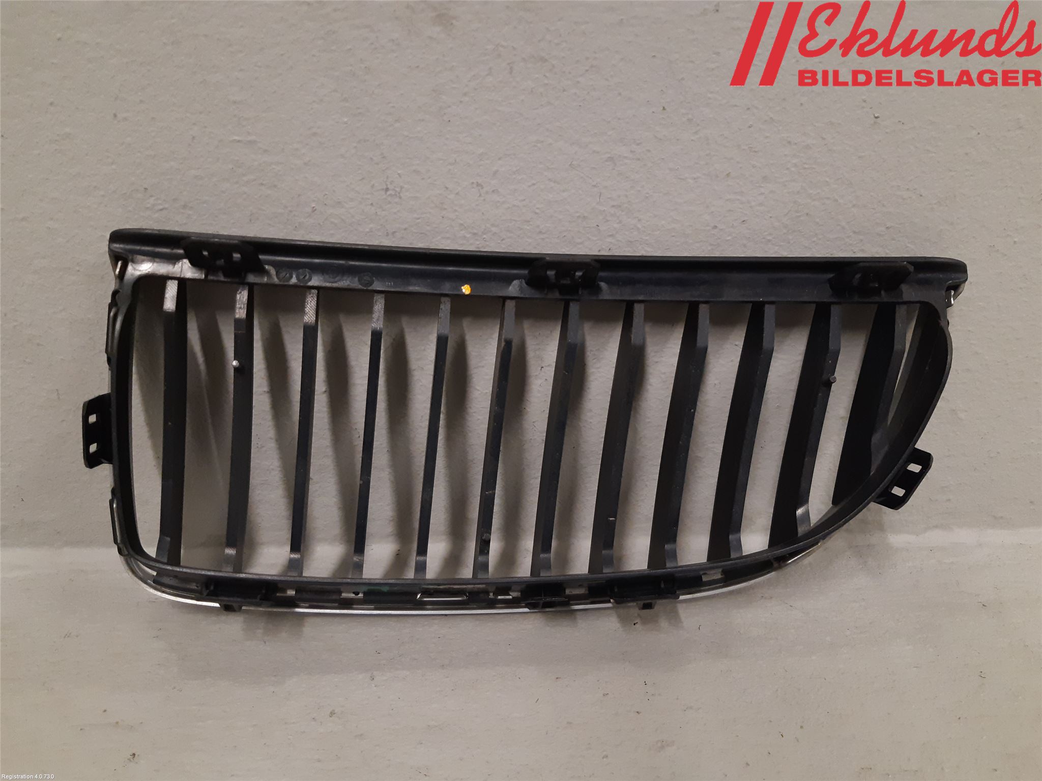 BMW 3 E90/91 SED/TOU 05-12 Grilldel Höger