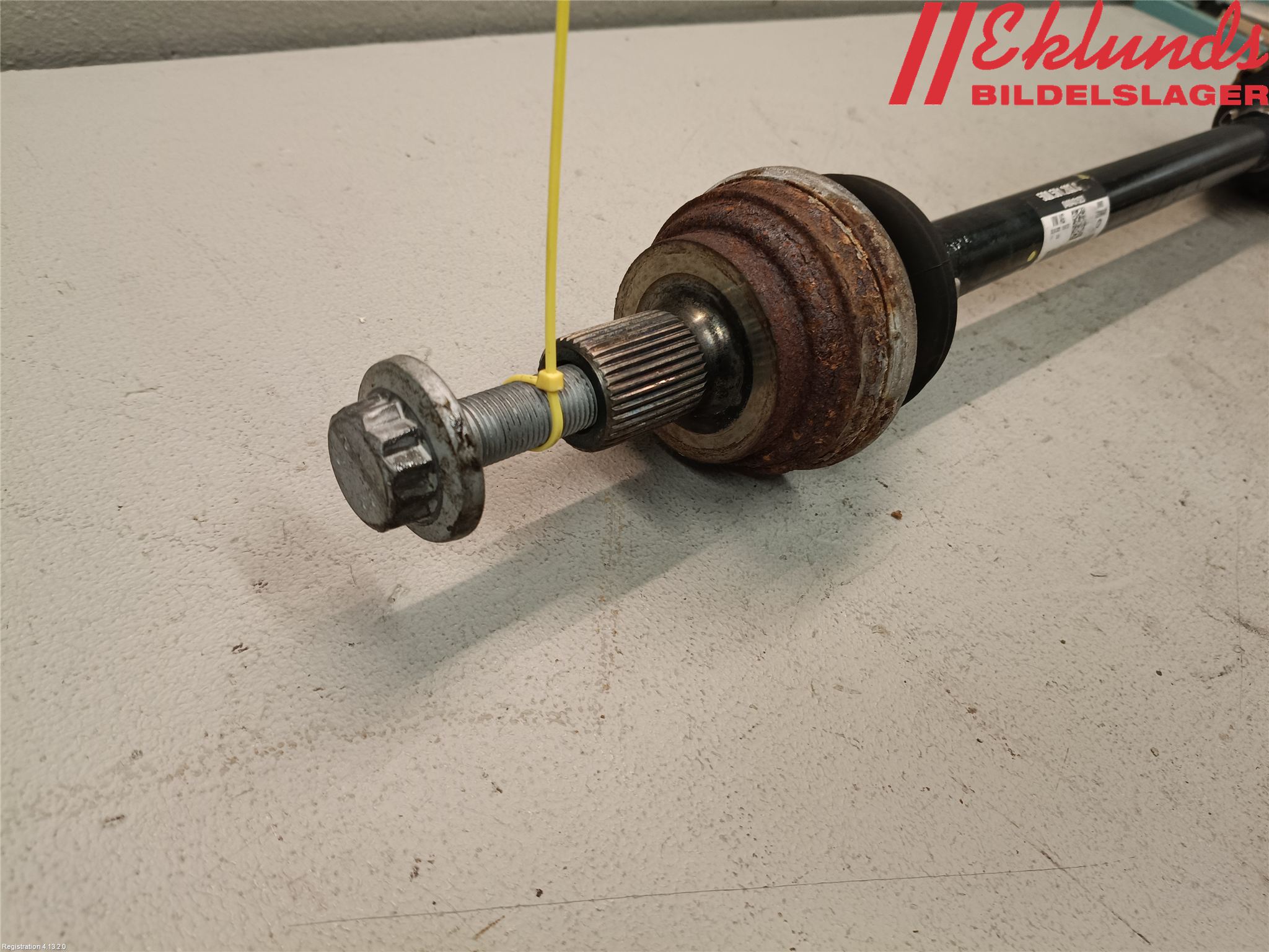 Volkswagen VW T-ROC 18- Drivaxel Bak Vänster