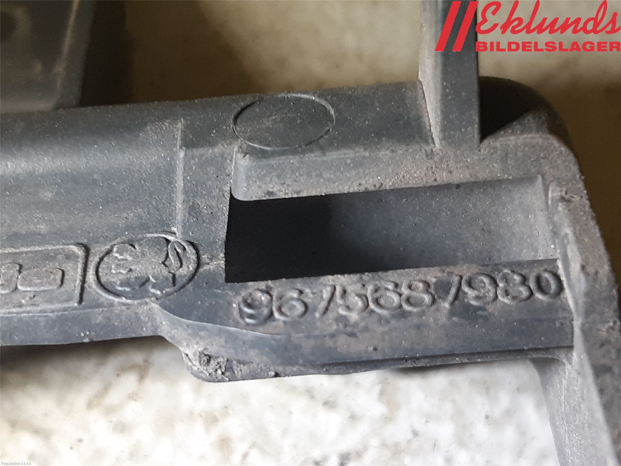 Peugeot 208 12-15 Dimljussarg Fram