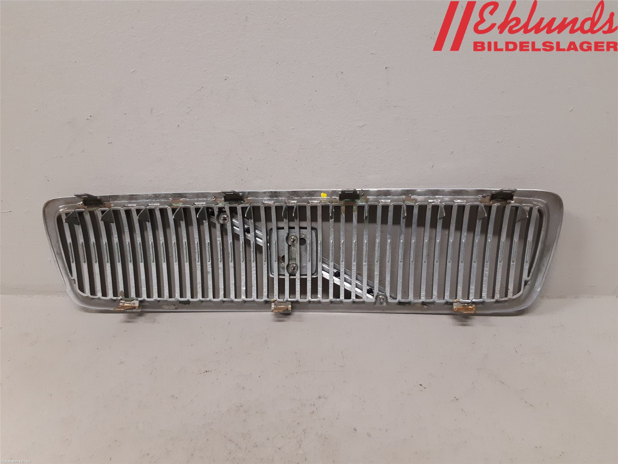 Volvo V70 00-04 Grill Komp