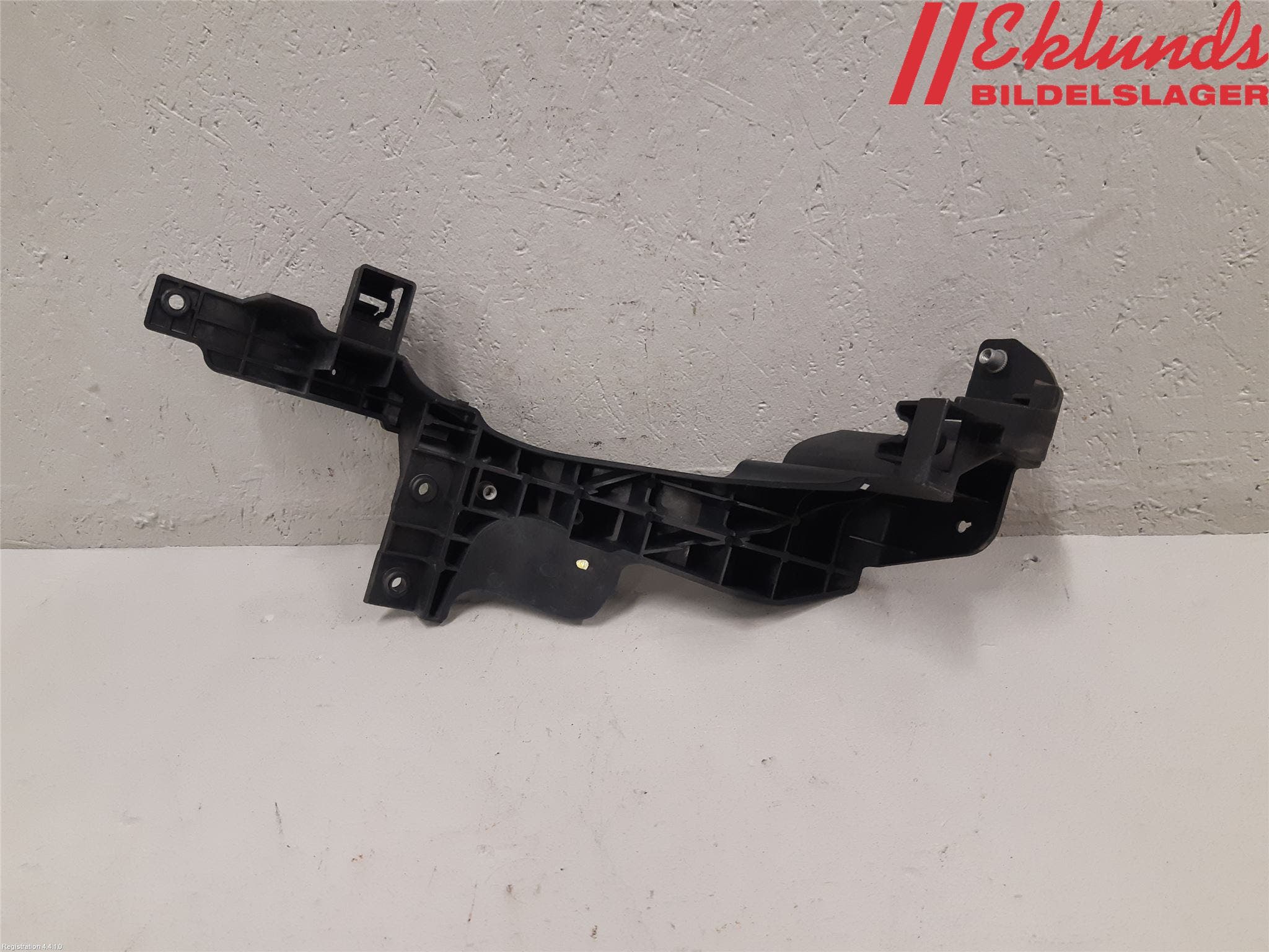 Hyundai i30 GD 13-17 Strålkast Fästsarg