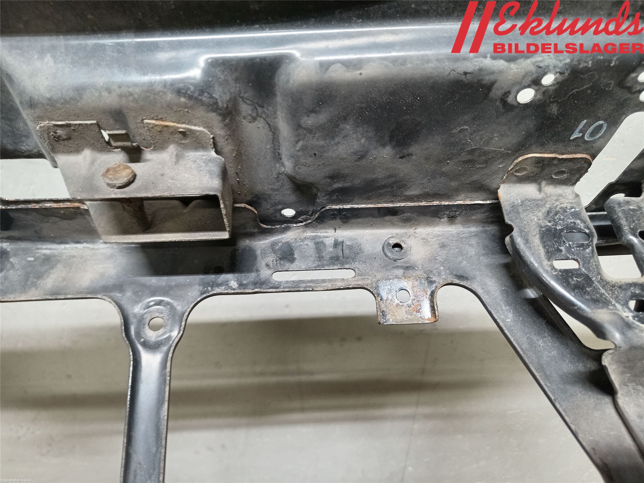 Volvo V70 05-08 Front Huvlåsplåt-Balk