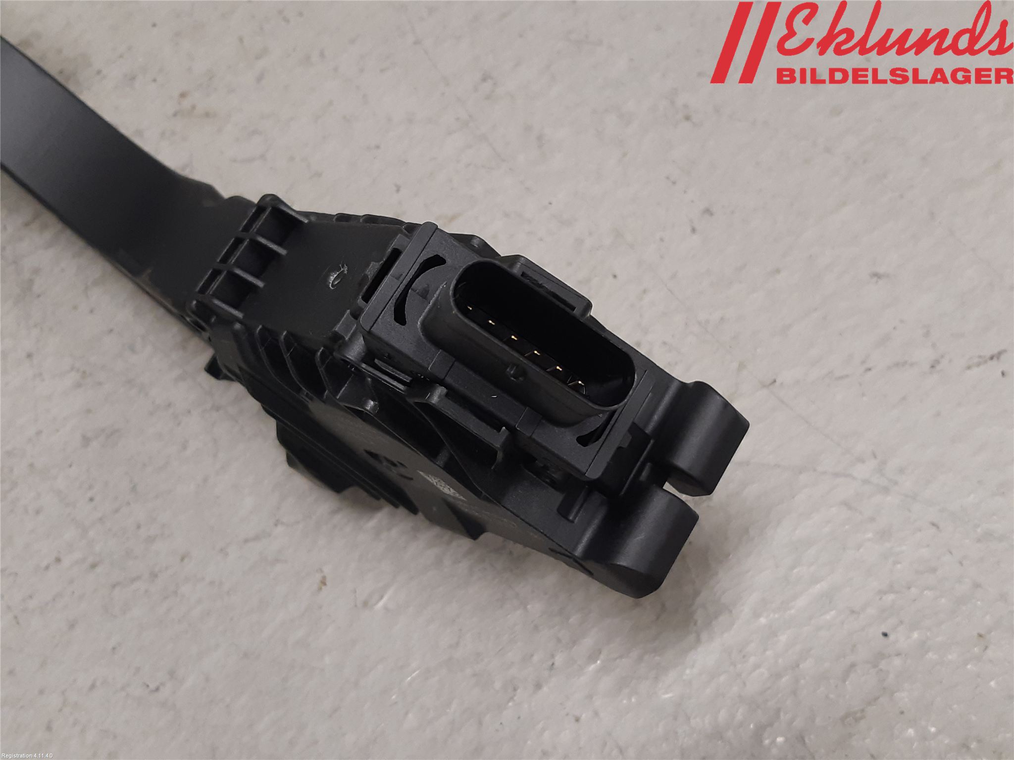 Tesla MODEL Y 21- Gaspedal