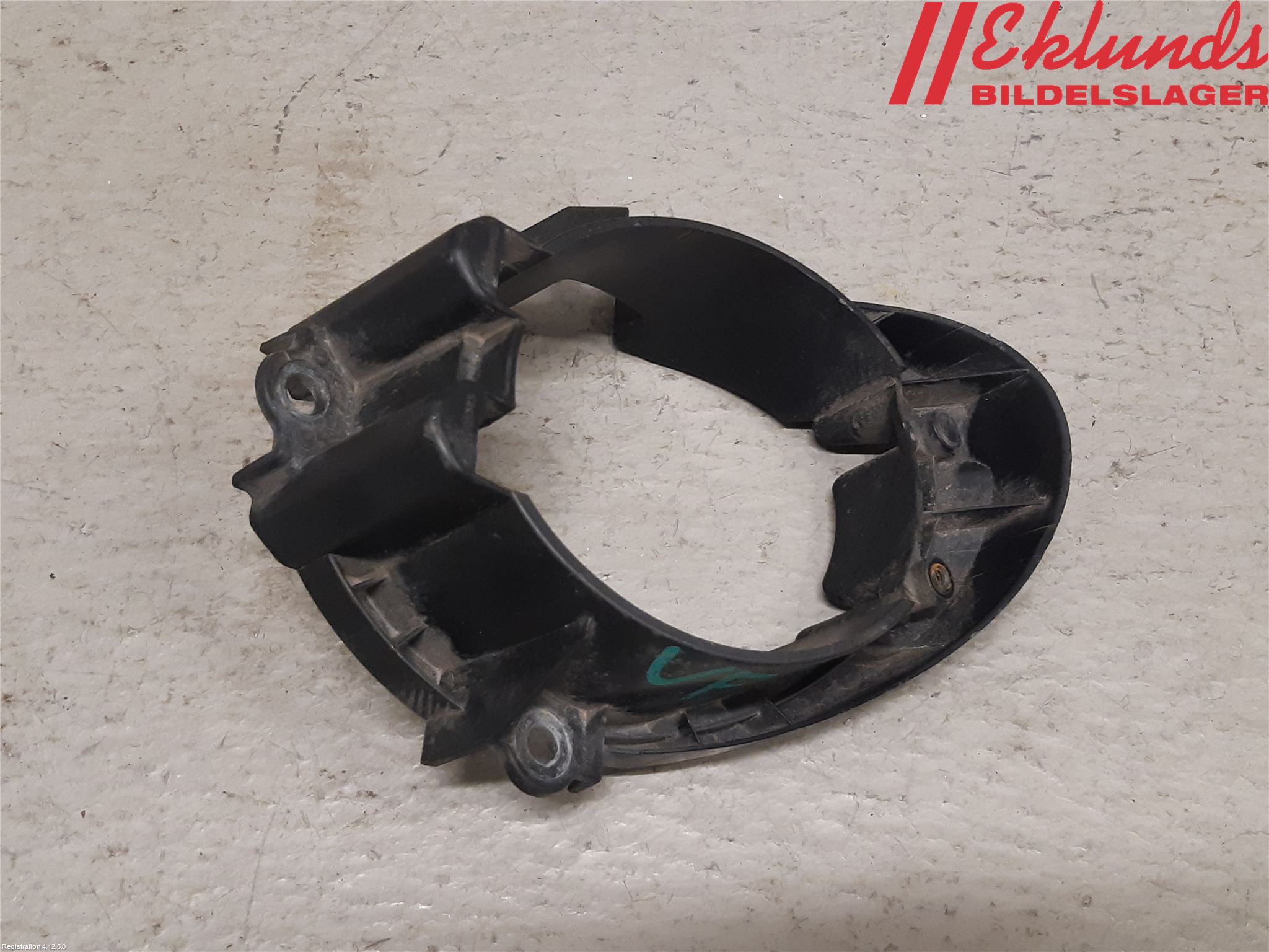 Toyota AVENSIS 09-15 Dimljussarg Fram