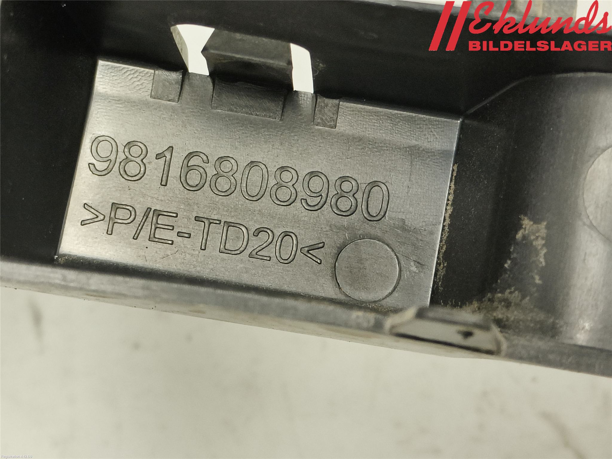 Peugeot PARTNER/E-PARTNER 19- Stötfångarfäste Bak Vä