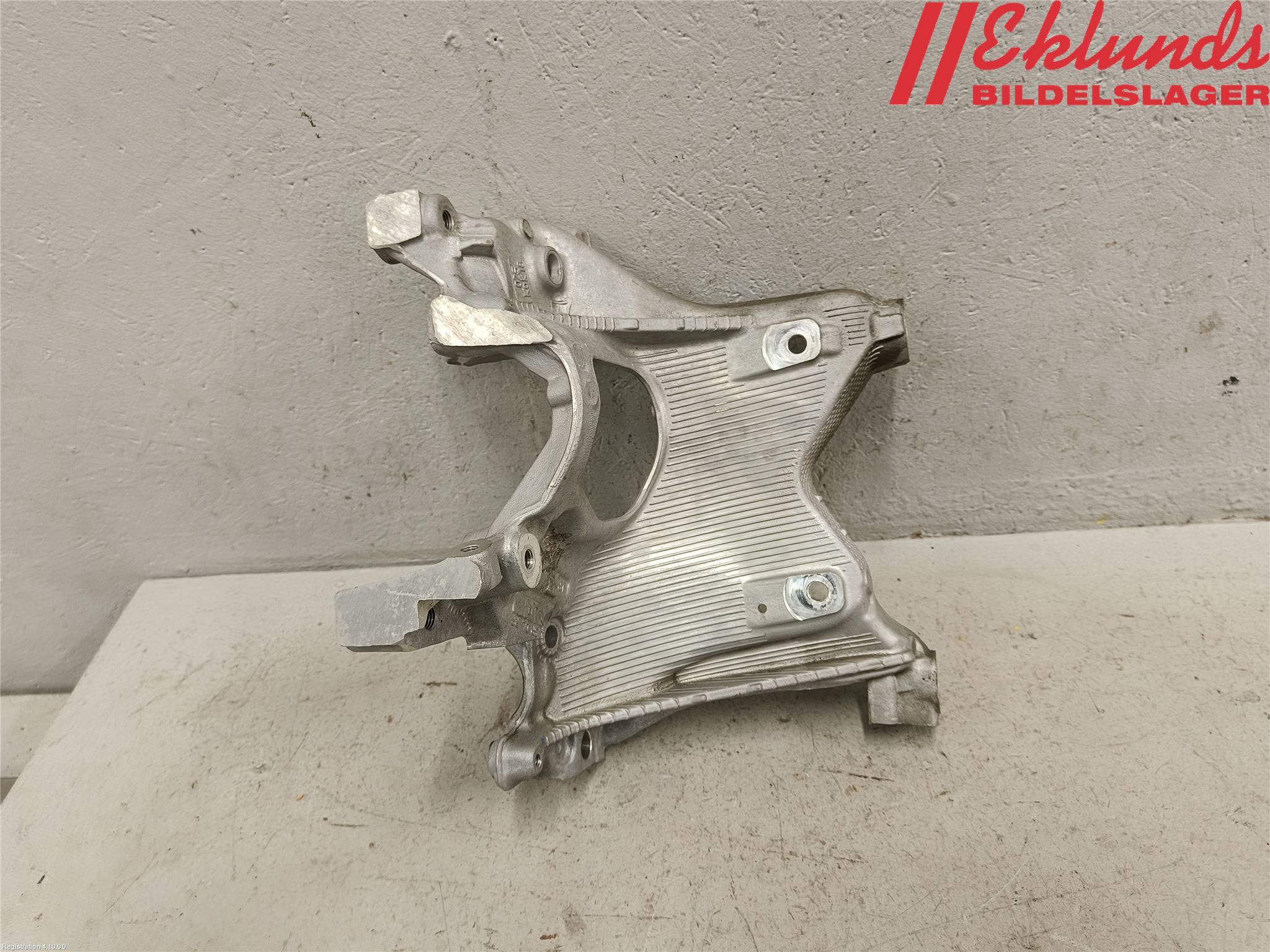 Audi A4/S4 B9 20- Framvagnsbalk