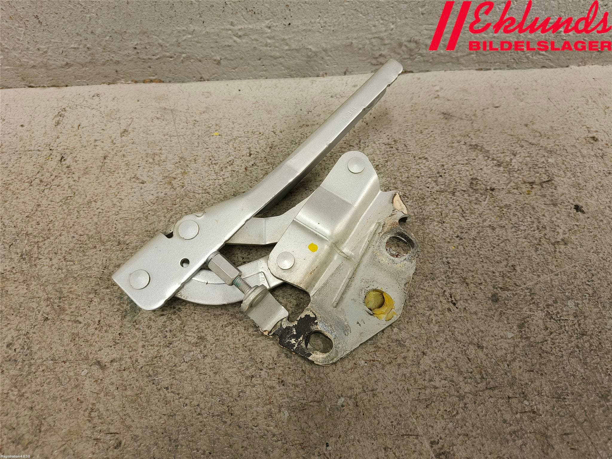 Volkswagen VW PASSAT 11-14 Huvgångjärn