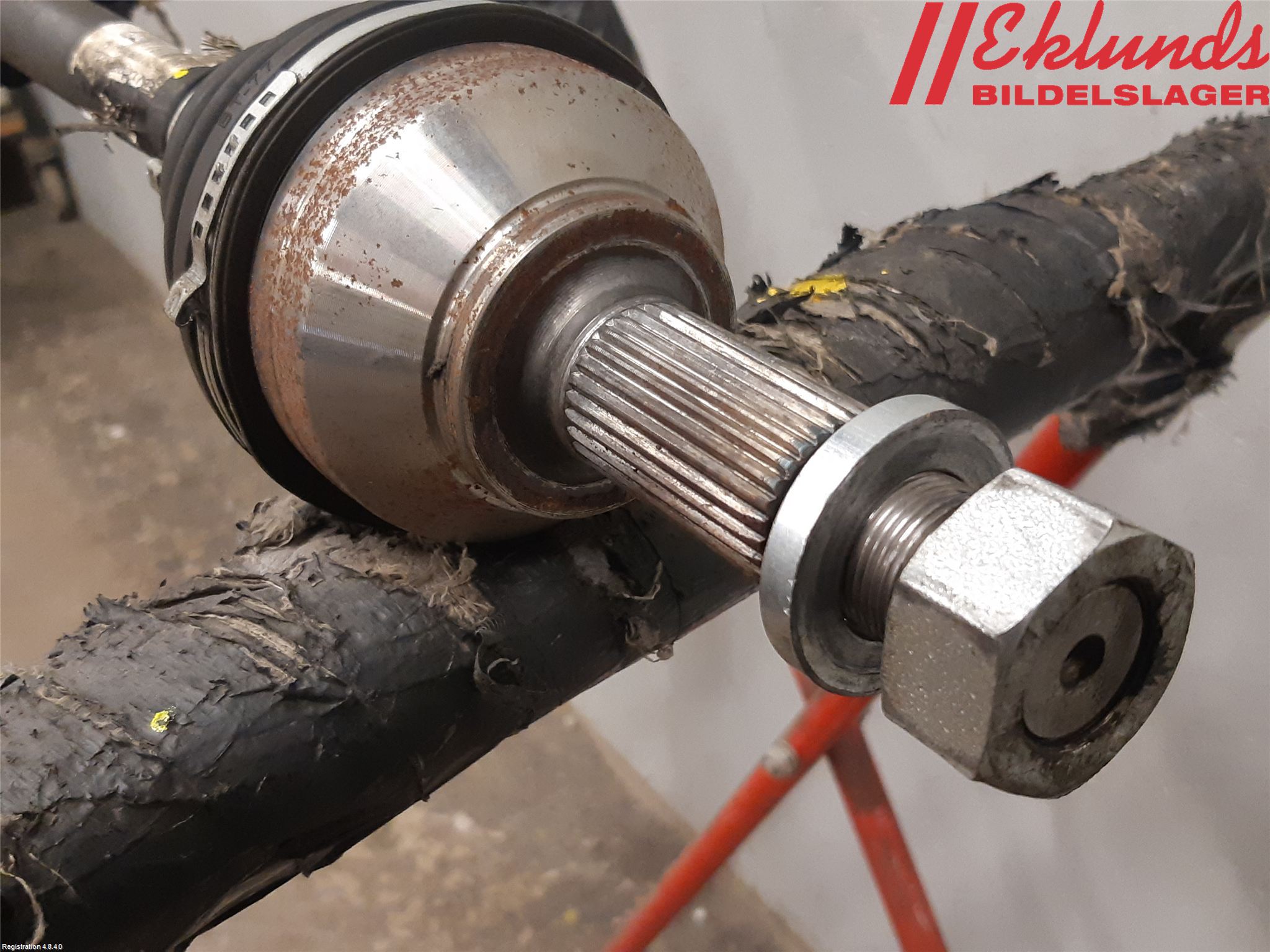 Nissan QASHQAI+2  10-14 Drivaxel Fram Vänster