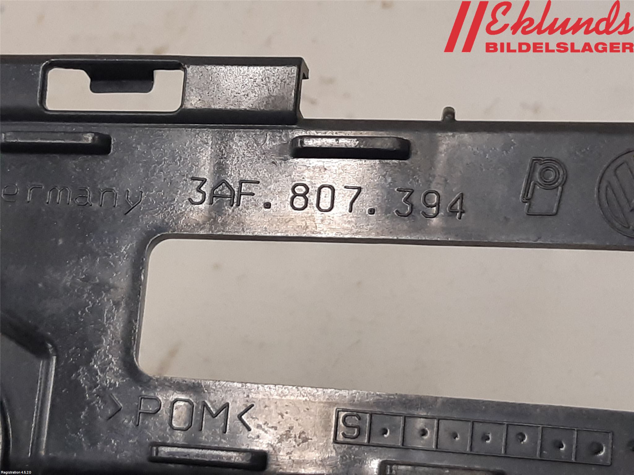 Volkswagen VW PASSAT 11-14 Stötfångarfäste Bak Hö