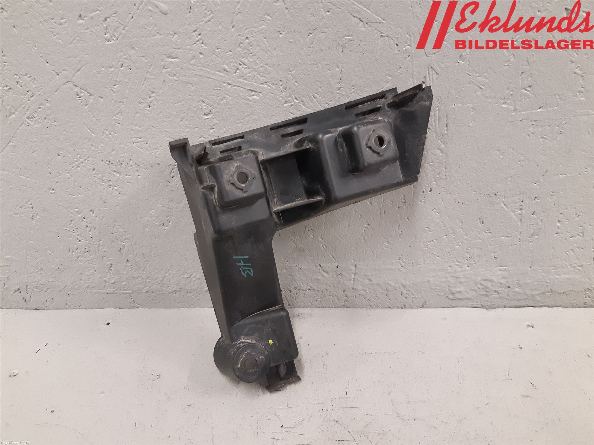 Volvo V70 14-16 Stötfångarfäste Bak Vä