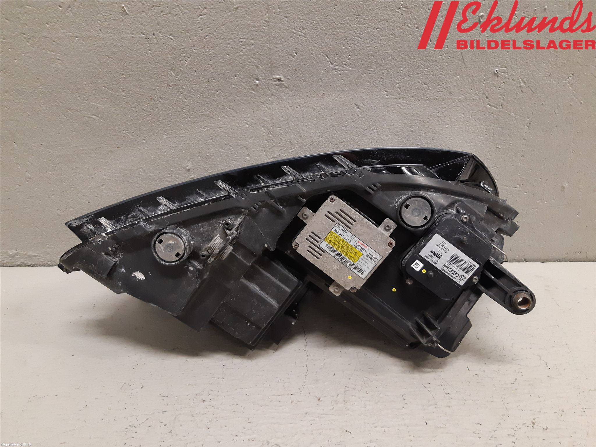 Volkswagen VW PASSAT 11-14 Strålkastare Vänster