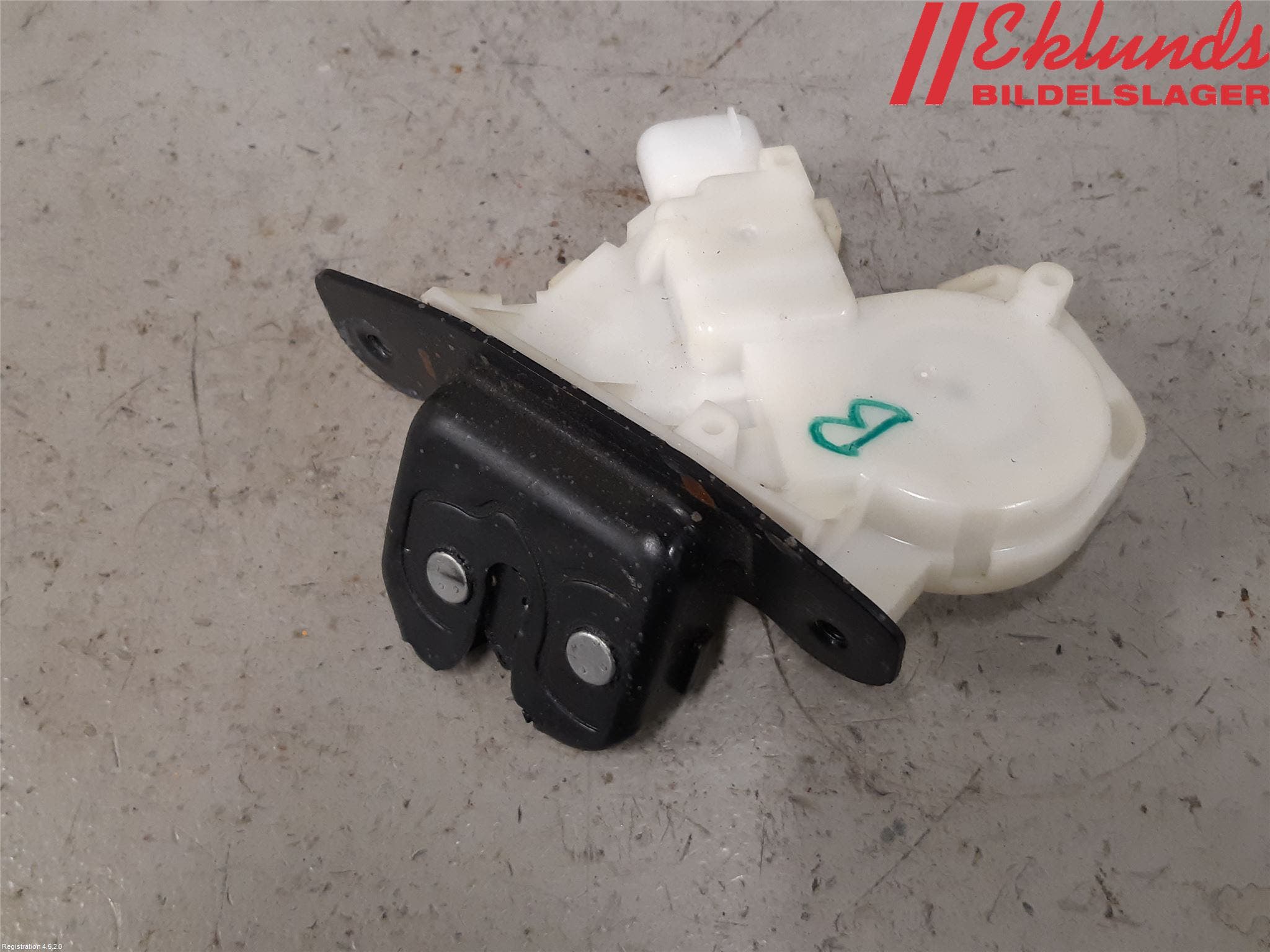 Toyota VERSO-S 11-16 Låskista Baklucka