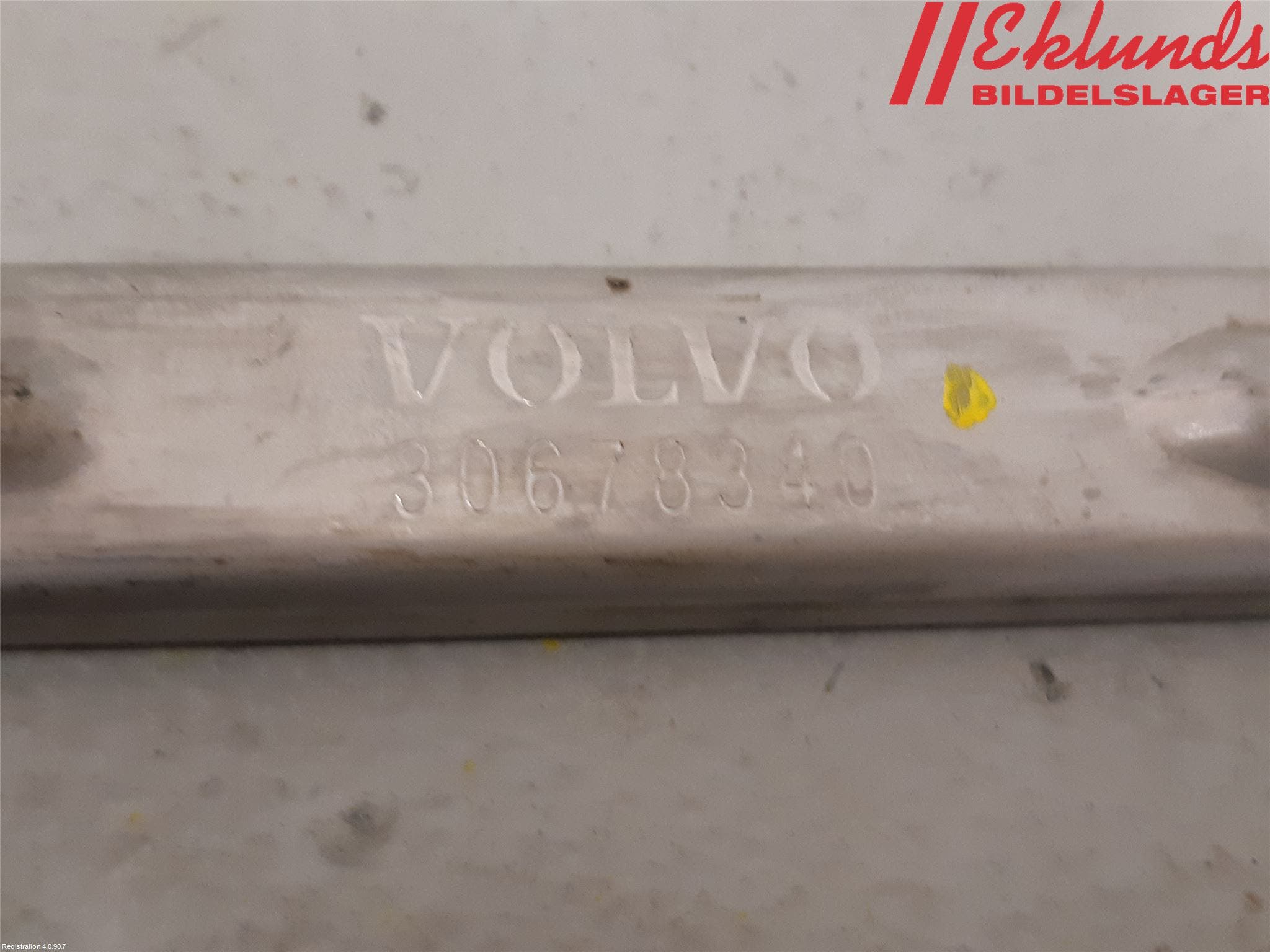 Volvo V70 08-13 Strålkast Fästsarg