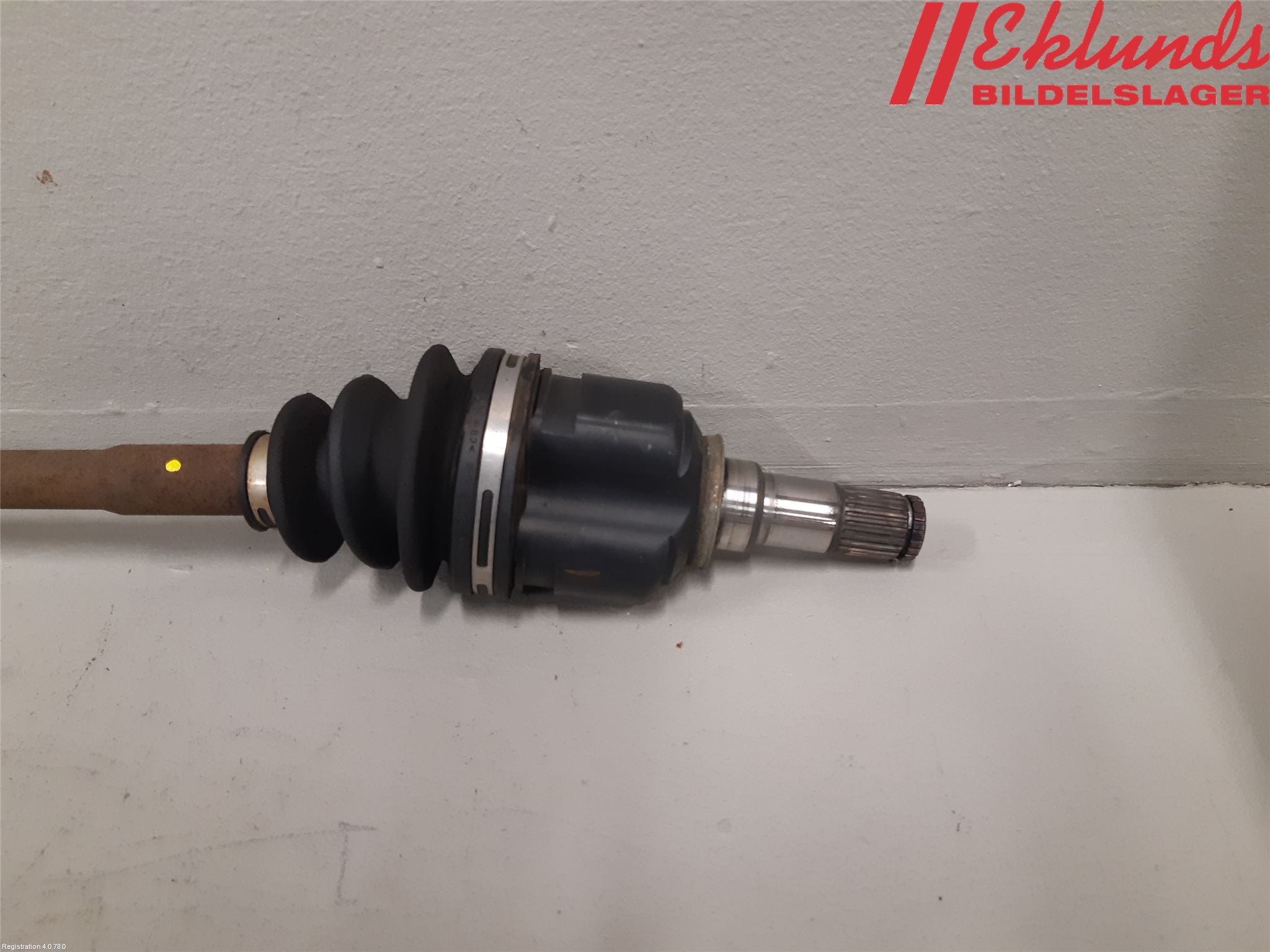 Toyota URBAN CRUISER Drivaxel Fram Vänster