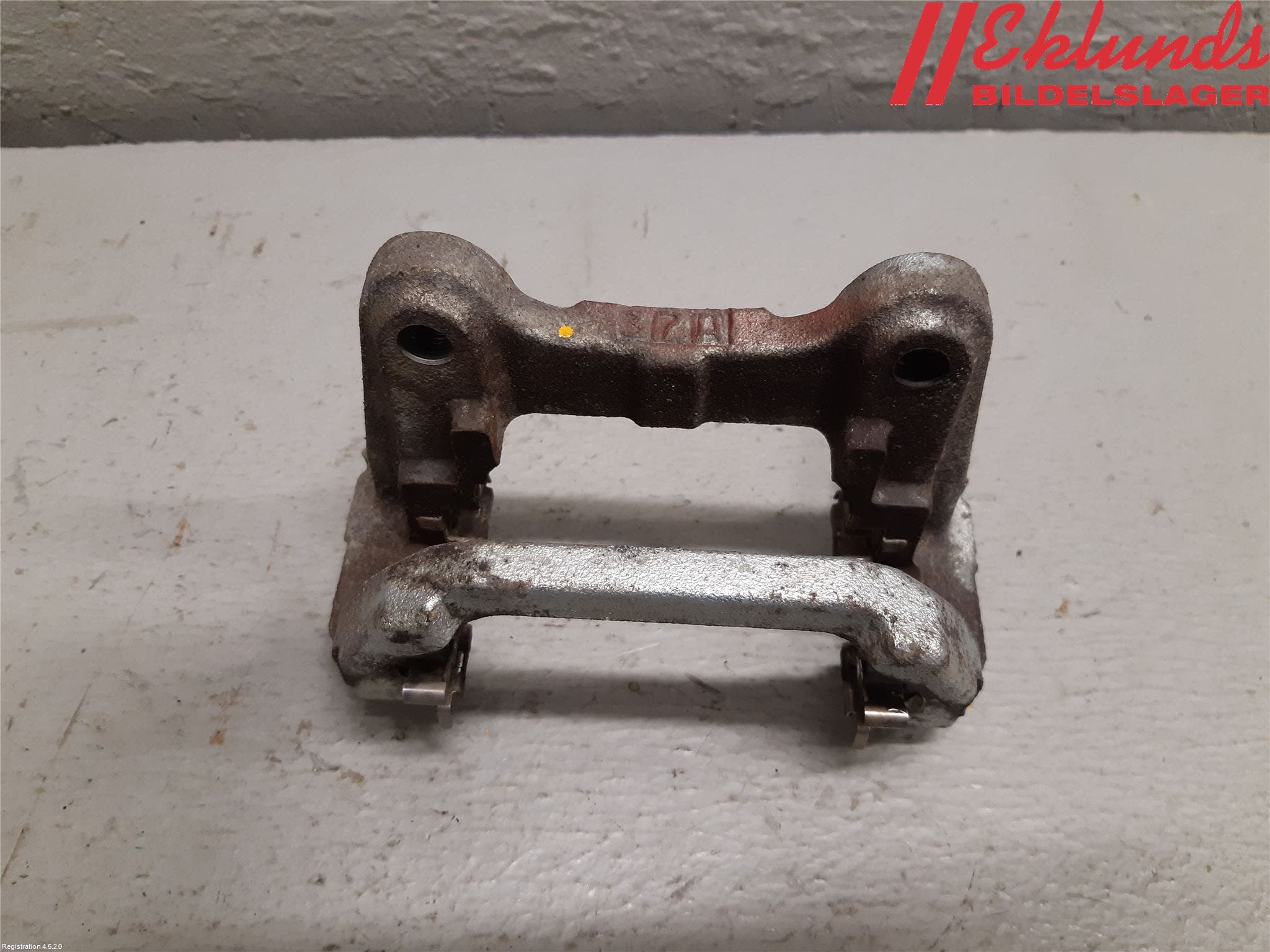 Toyota RAV4 19- Bromsokshållare