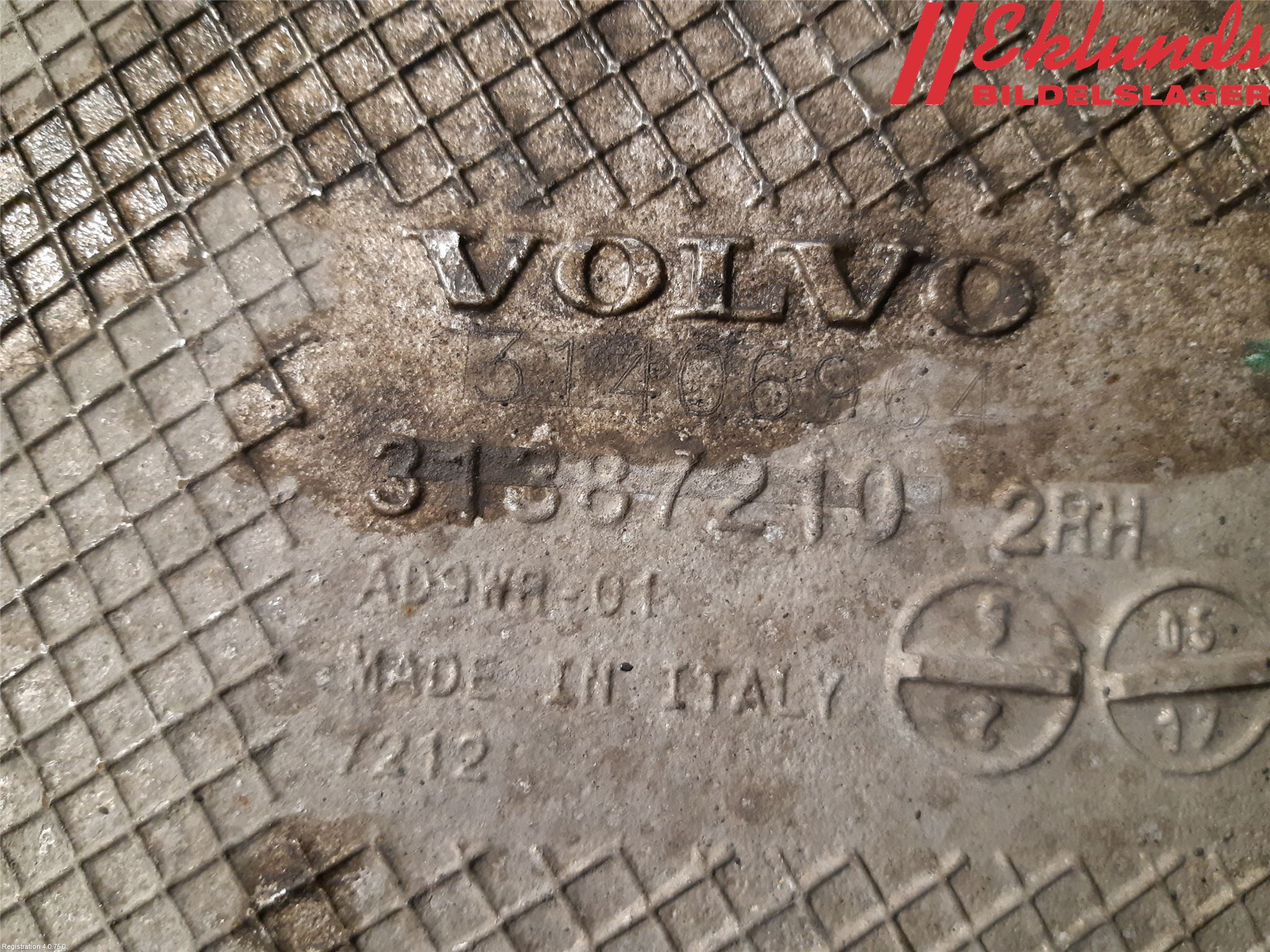 Volvo V90 17->> Bärarm Bak Höger